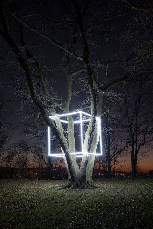 Nathaniel Rackowe, Square Prism, 2020, Hoher Wall Hildesheim, 240cm x 240cm x 240cm, Polycarbonate tubes, LED neon flex, wood © EVI LICHTUNGEN, Photographer Sara Foerster