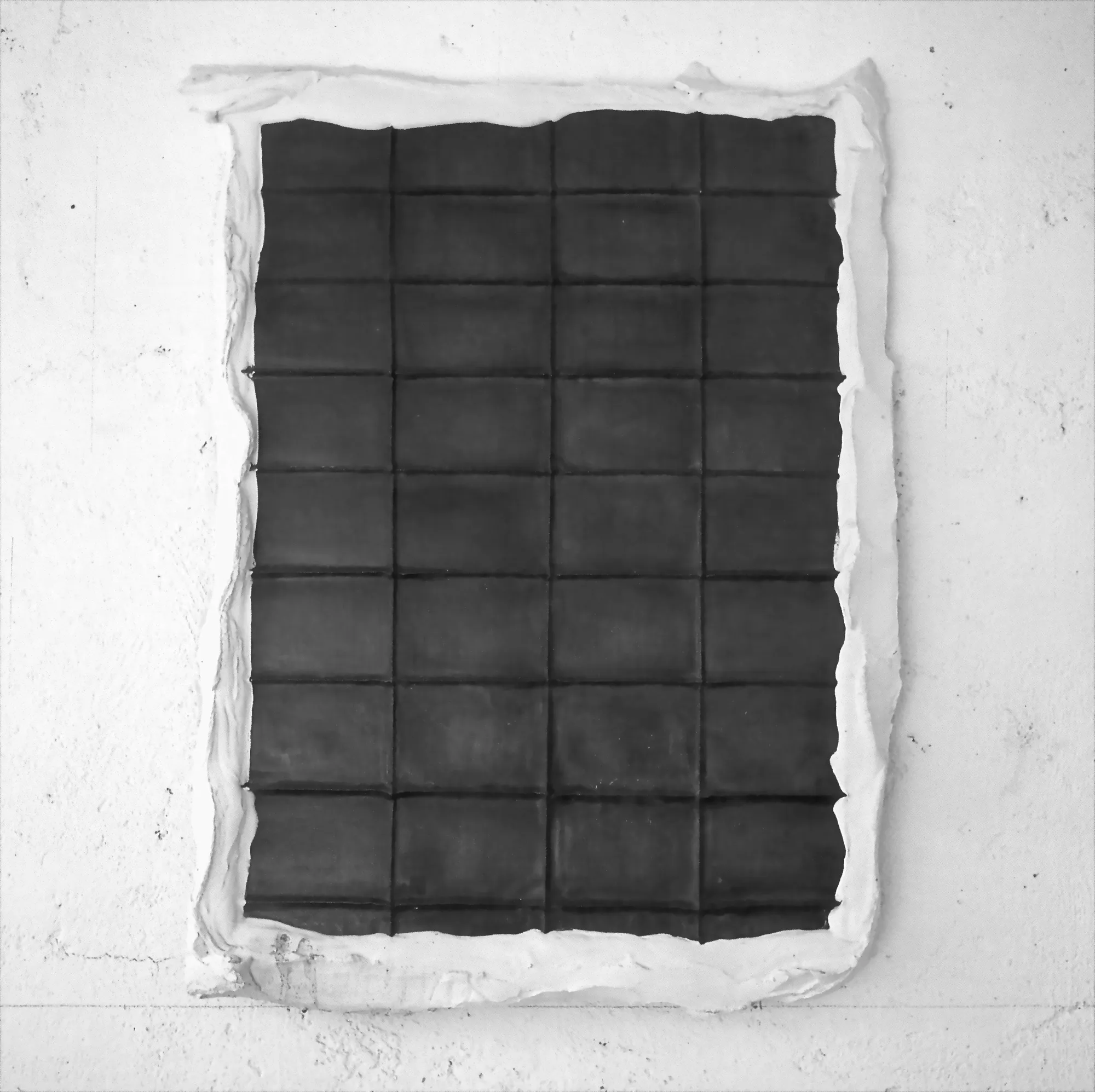 Bassorilievo, mappa, 1995, gesso e piombo, cm 110x81x5