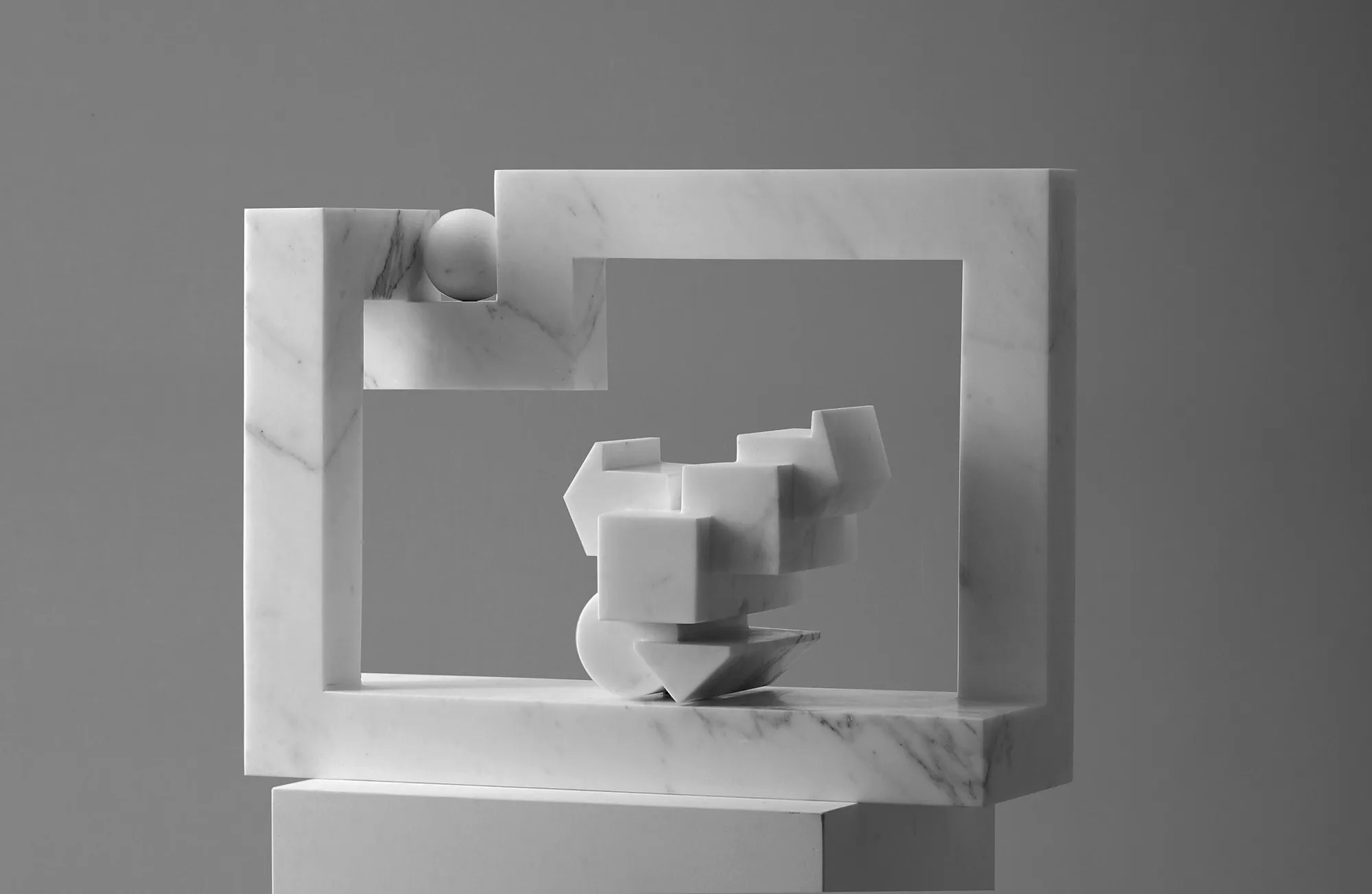 Finestra, 2004, marmo di Carrara, cm 61,5x47x22,5