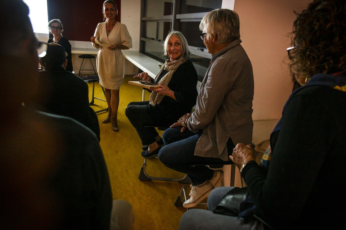 Mamakan presented some of the ideas behind the new multi-sensory work: 'Slægtskab', here using 'touch'.