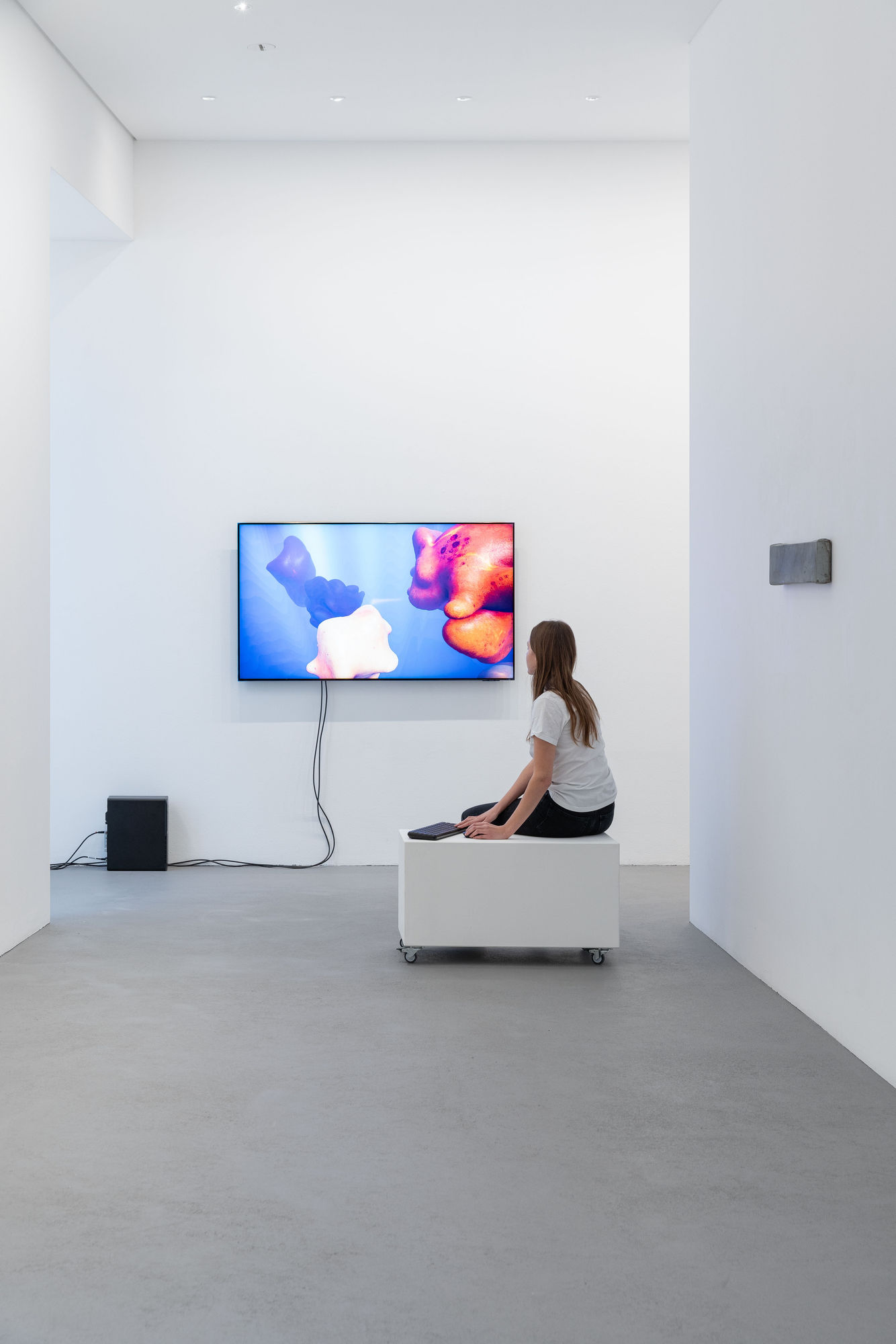 Installation view under the sun, max goelitz, Munich (2022) | Photo: Dirk Tacke