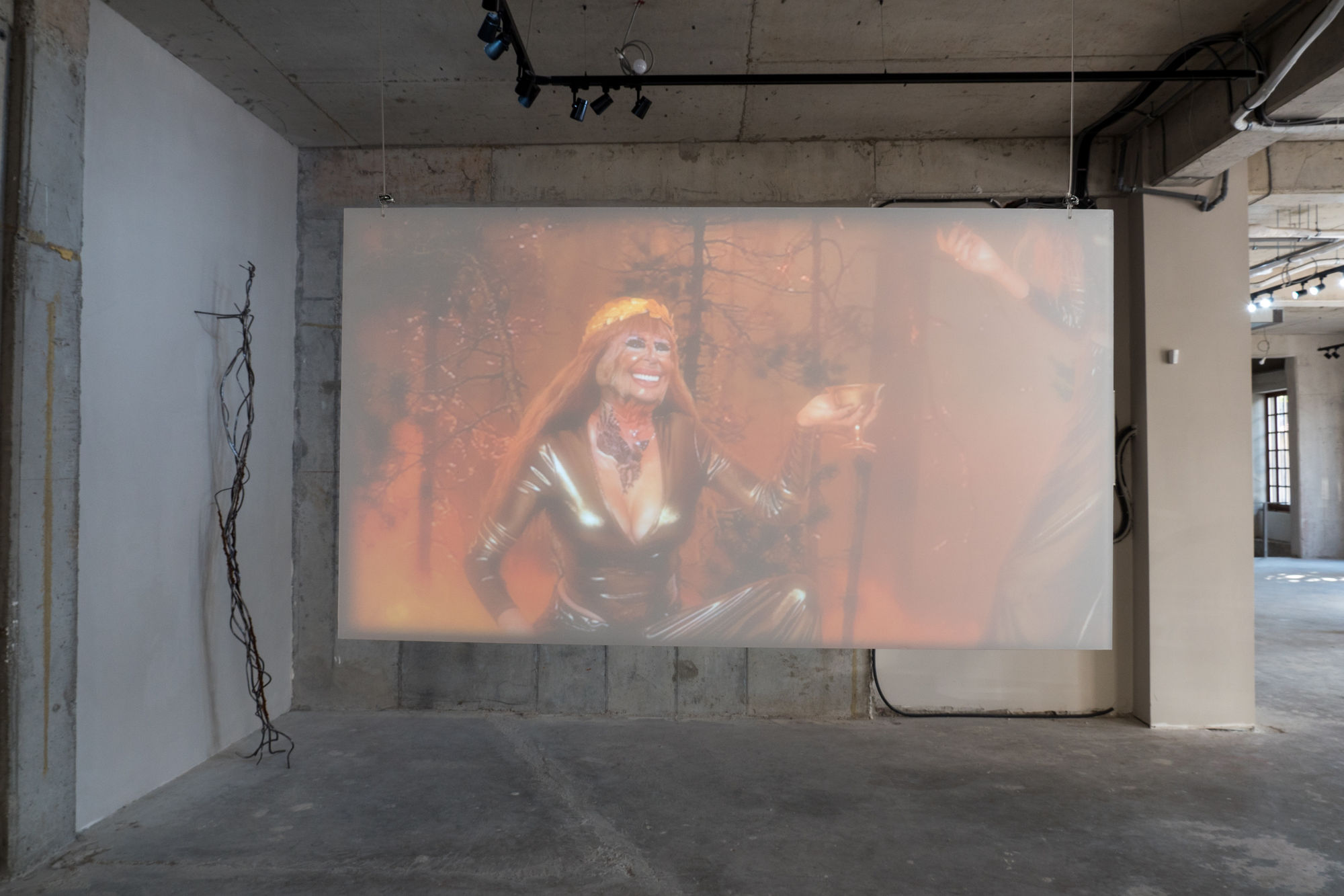 LIVING CONTENT: UNDER PRESSURE