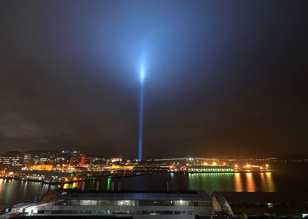 BEAM IN THINE OWN EYE Ryoji Ikeda (Japan) 2013