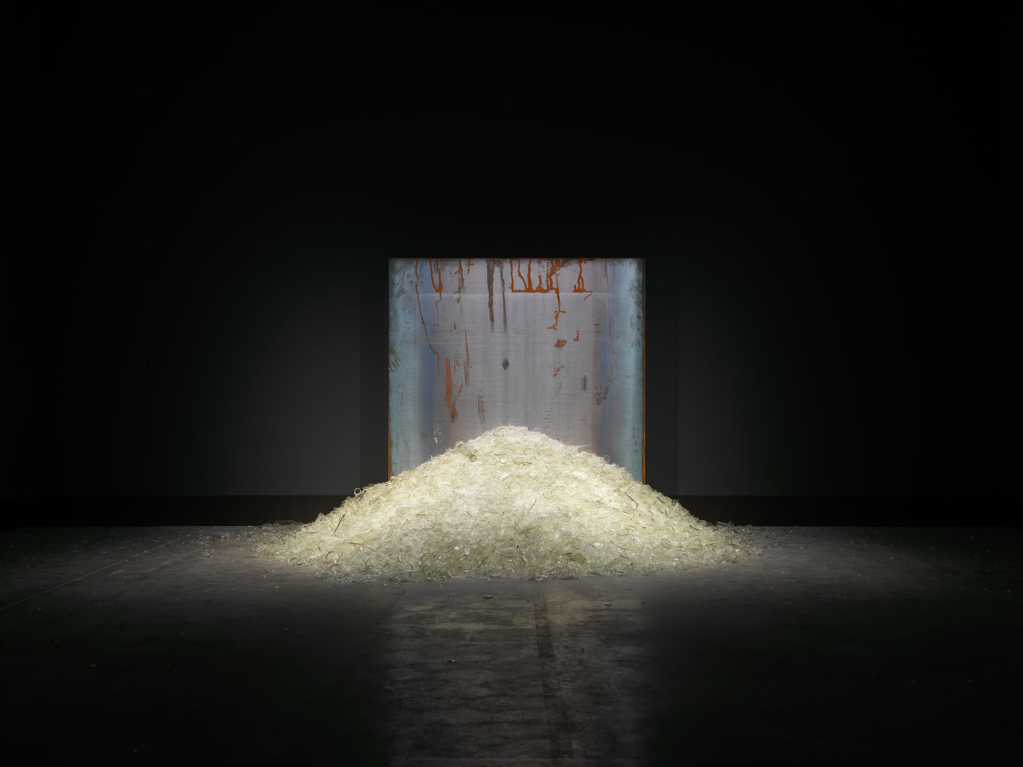 Adolf Luther, Flaschenzerschlagungsraum (Bottle Smashing Room)