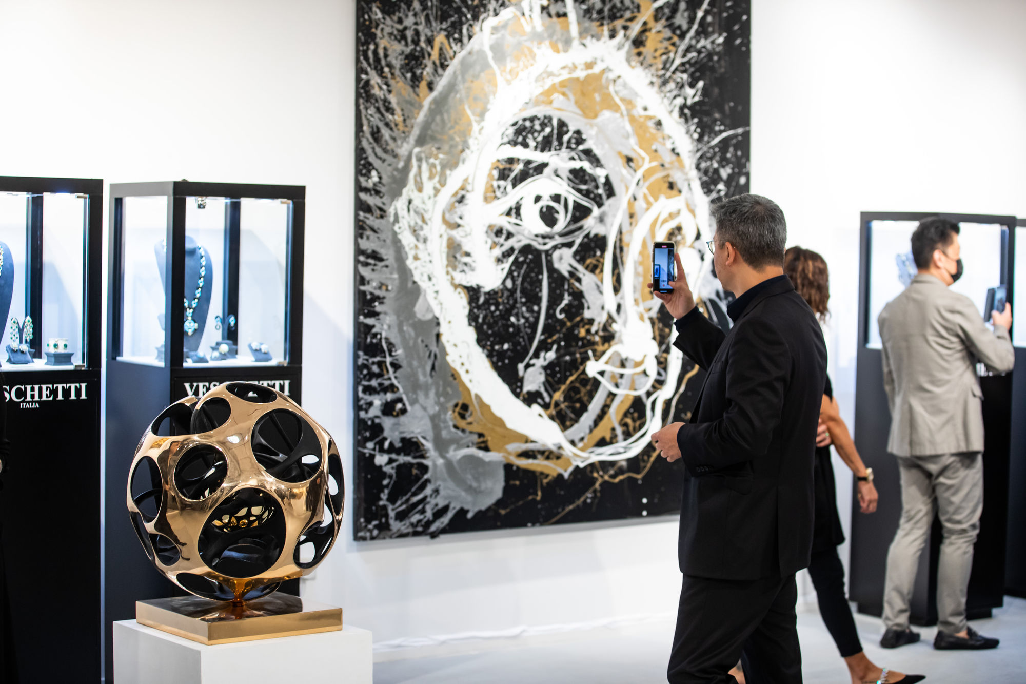 Discovering the Female Universe: From Art to Jewellery