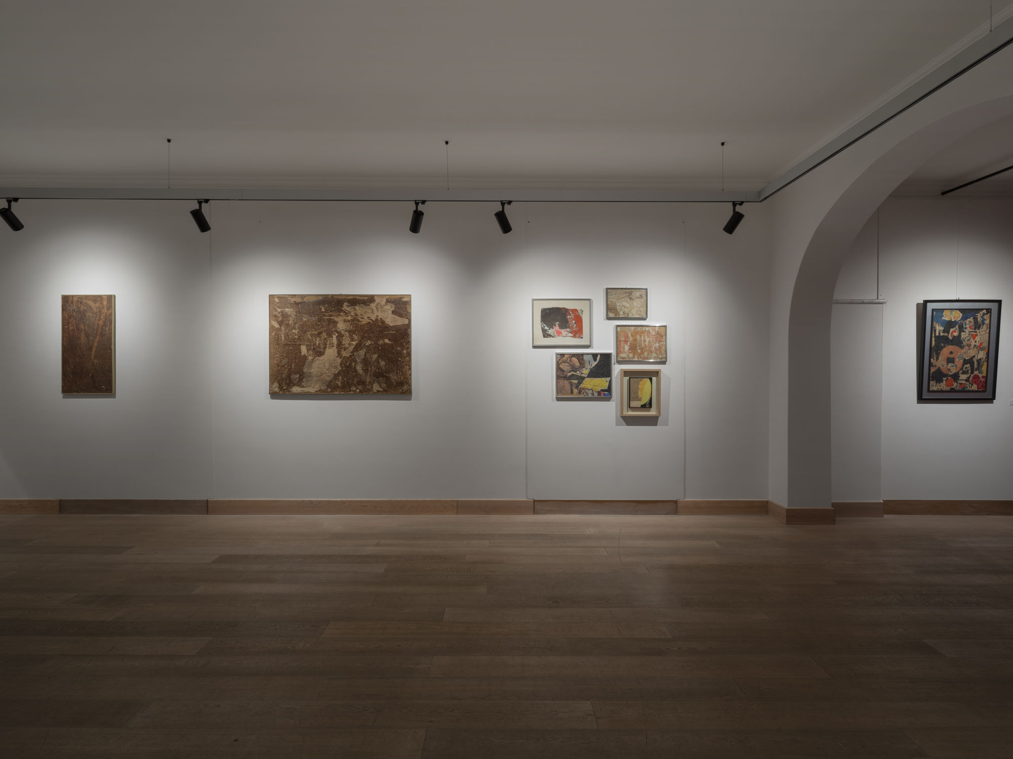 Mimmo Rotella: Il Genio Poliedrico - Cinque Tecniche a Confronto