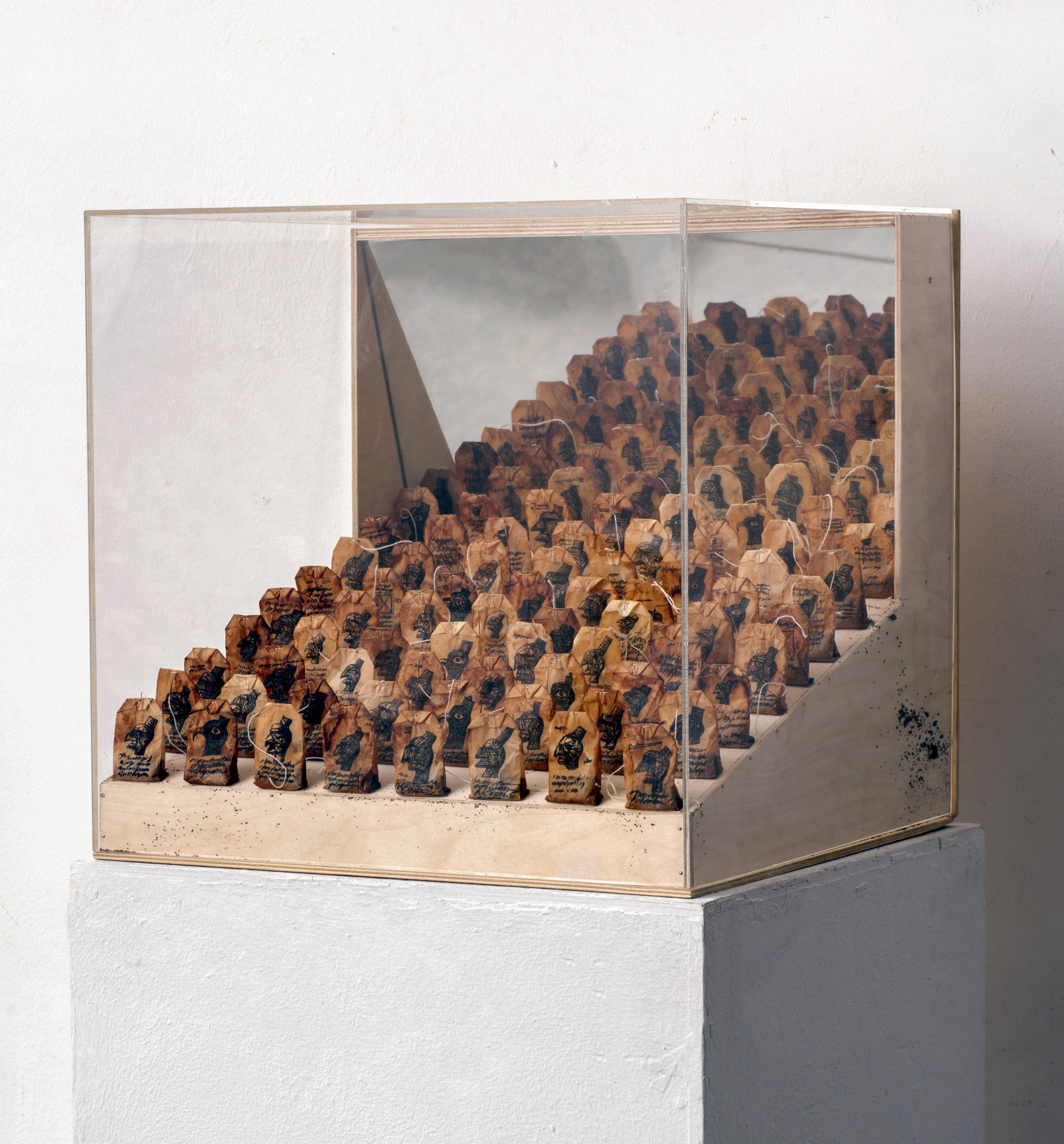 Александр Бродский | Alexander Brodskiy Без названия (72 чайных пакетика) | Untitled (72 tea bags), 1991