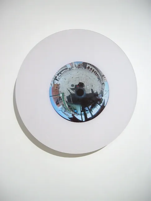 Luc Courchesne, 050716 (Venise), 2006, écran lcd, plastique, bois et ordinateur, vidéo en boucle, édition de 3