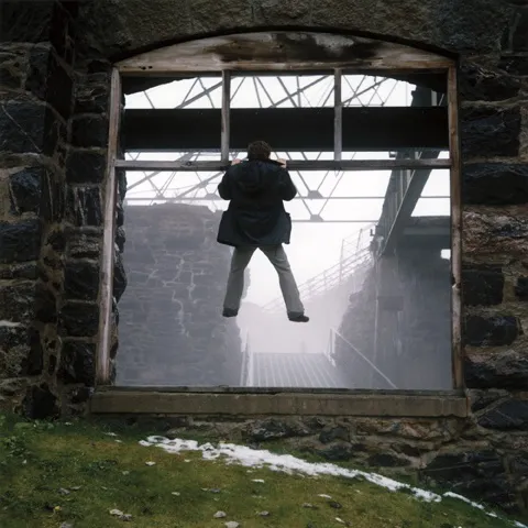 Michel de Broin + Ève K. Tremblay, Honeymoon VPC (skip), 2003, Photographie couleur, édition de 5