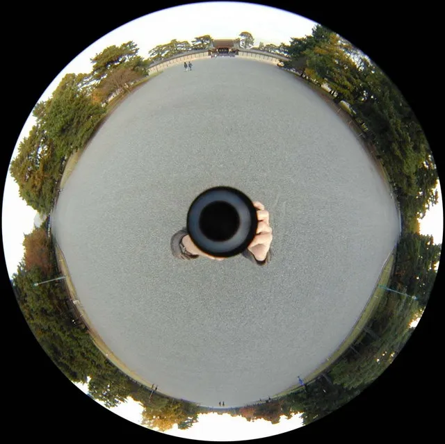 Luc Courchesne, 00/11/25-6 (Kyoto), still photograph from the Panoscopic Journal, 2000-2002, archival digital print and rotational device mounted under glass, 25 cm diam. edition of 6