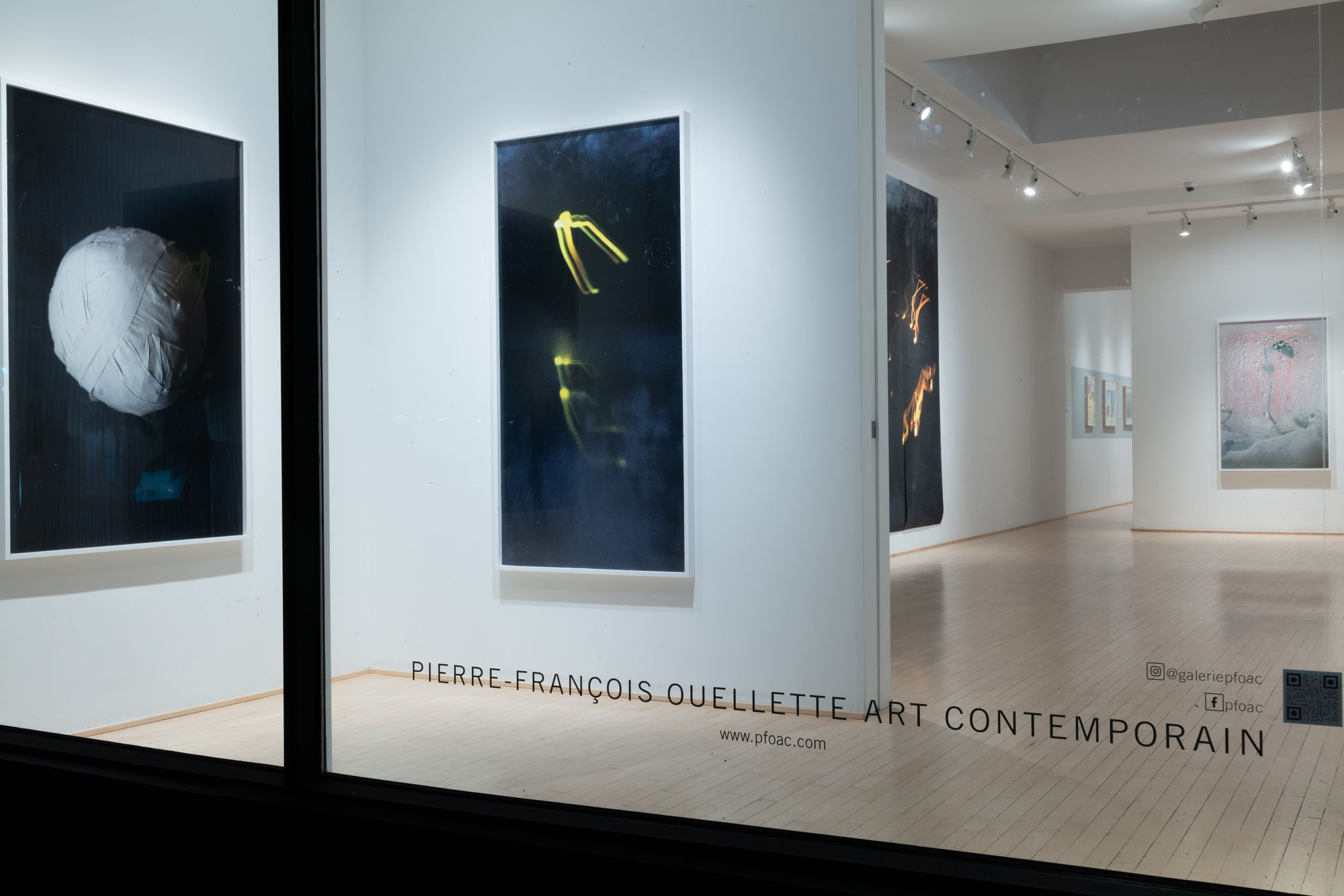 Chih-Chien Wang: Lac bleu, terre rose, sphère rapiécée, plaie fraîche