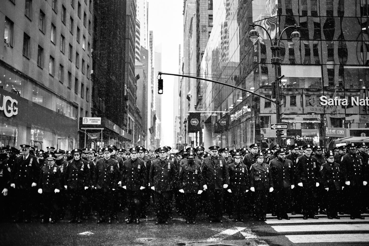 "POLICE ON 5TH AVENUE" NYC 2022 Picture by Phil Penman