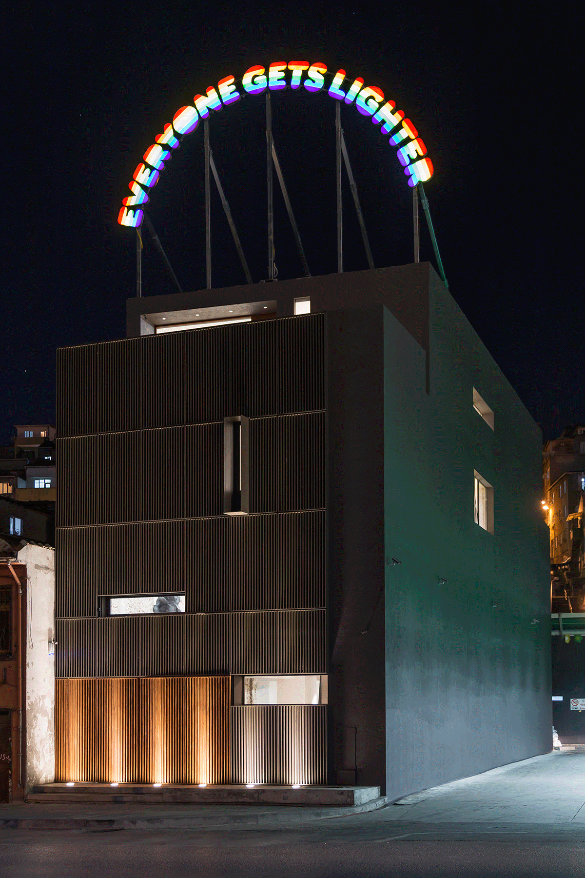 UGO RONDINONE, EVERYONE GETS LIGHTER