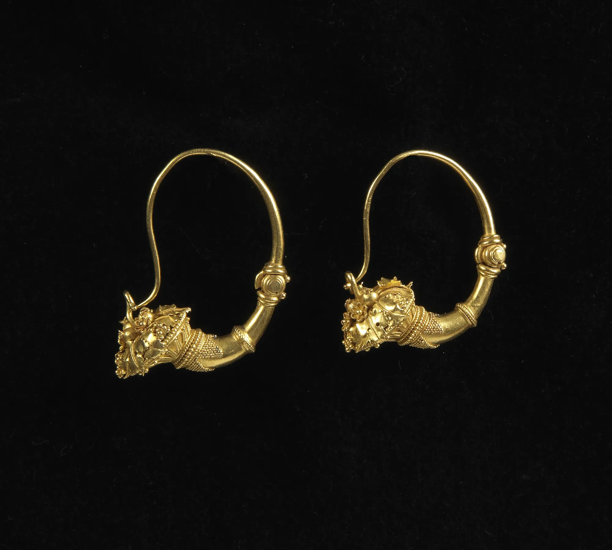 ARCHAEOLOGICA REVIVAL CORNUCOPIA EARRINGS, ROME, MID 19TH CENTURY