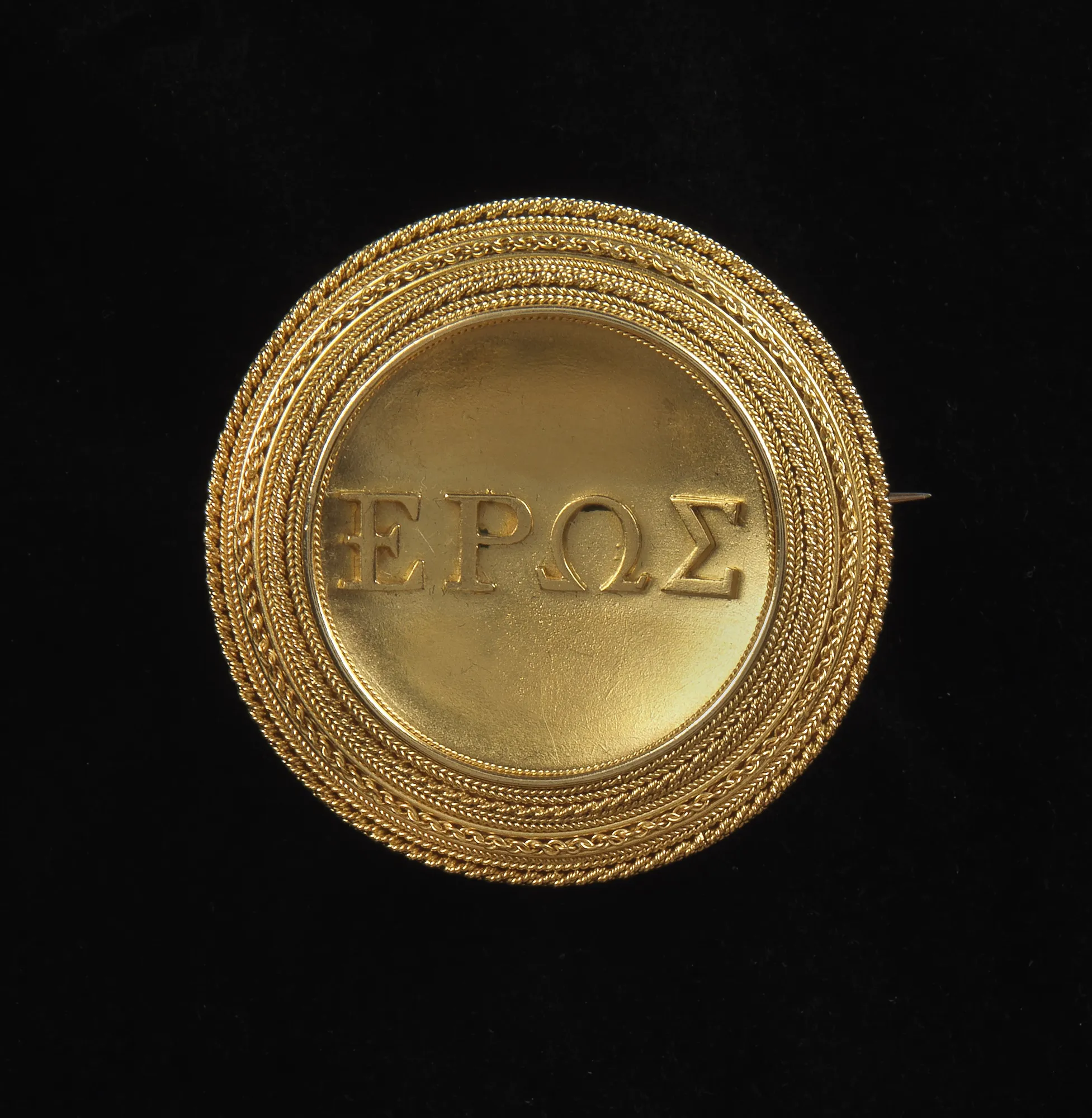 EROS BROOCH WITH FILIGREE DECORATIONS, ROME, MID 19TH CENTURY