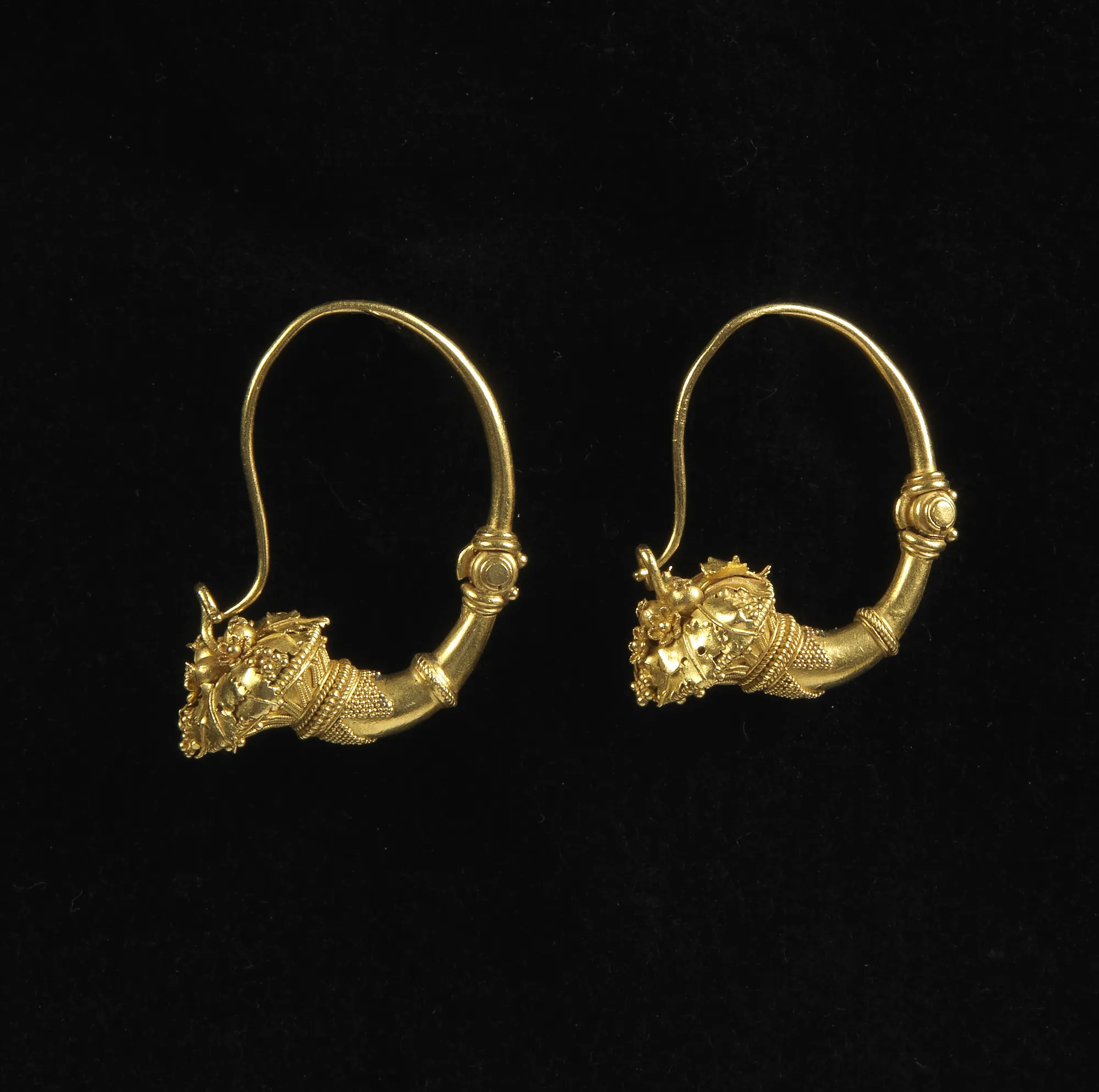 ARCHAEOLOGICA REVIVAL CORNUCOPIA EARRINGS, ROME, MID 19TH CENTURY