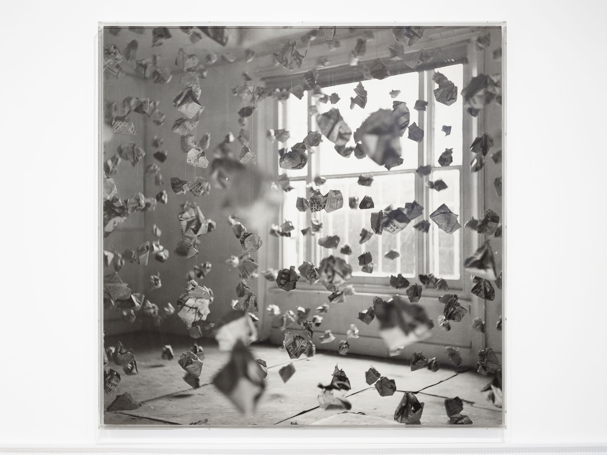 John HILLIARD 1945 - 765 Paper Balls, 1969 Signed and dated on reverse Vintage black and white photograph mounted on board 122 x 122 cm Edition of 3 (JHD038)