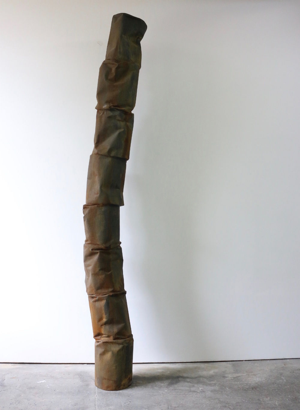 JOHAN DE WIT - UNTITLED - 2019 - PAPER, RESINS, ACRYLIC - 300 X 45 X 42 CM