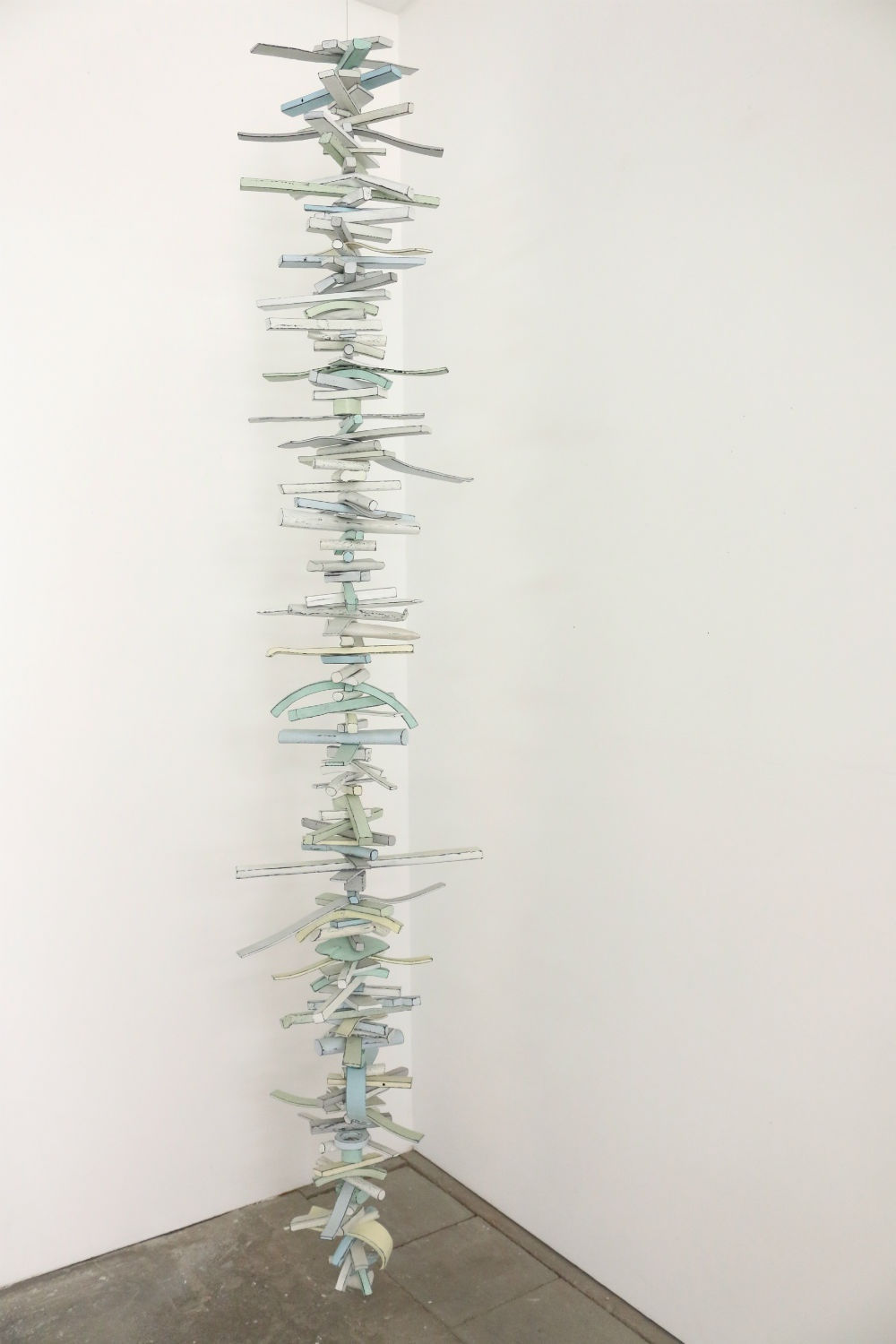 JOHAN DE WIT - UNTITLED - 2018 - PAPER, RESINS, ACRYLIC - 250 X 45 X 45 CM