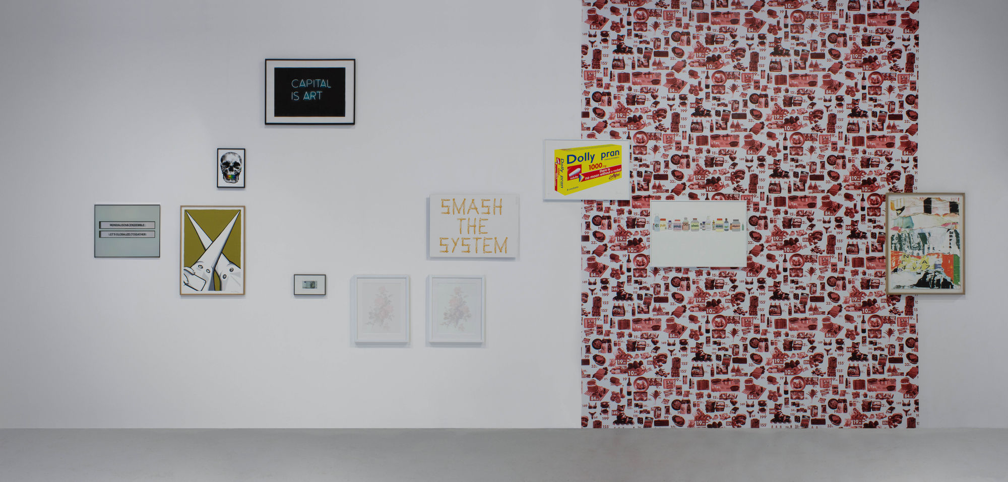 Vue de l'exposition "Merdre !" réalisée en collaboration avec Vidéochroniques, avec notamment les éditions de Jeanne Susplugas, Jacques Villeglé et Franck Perrin