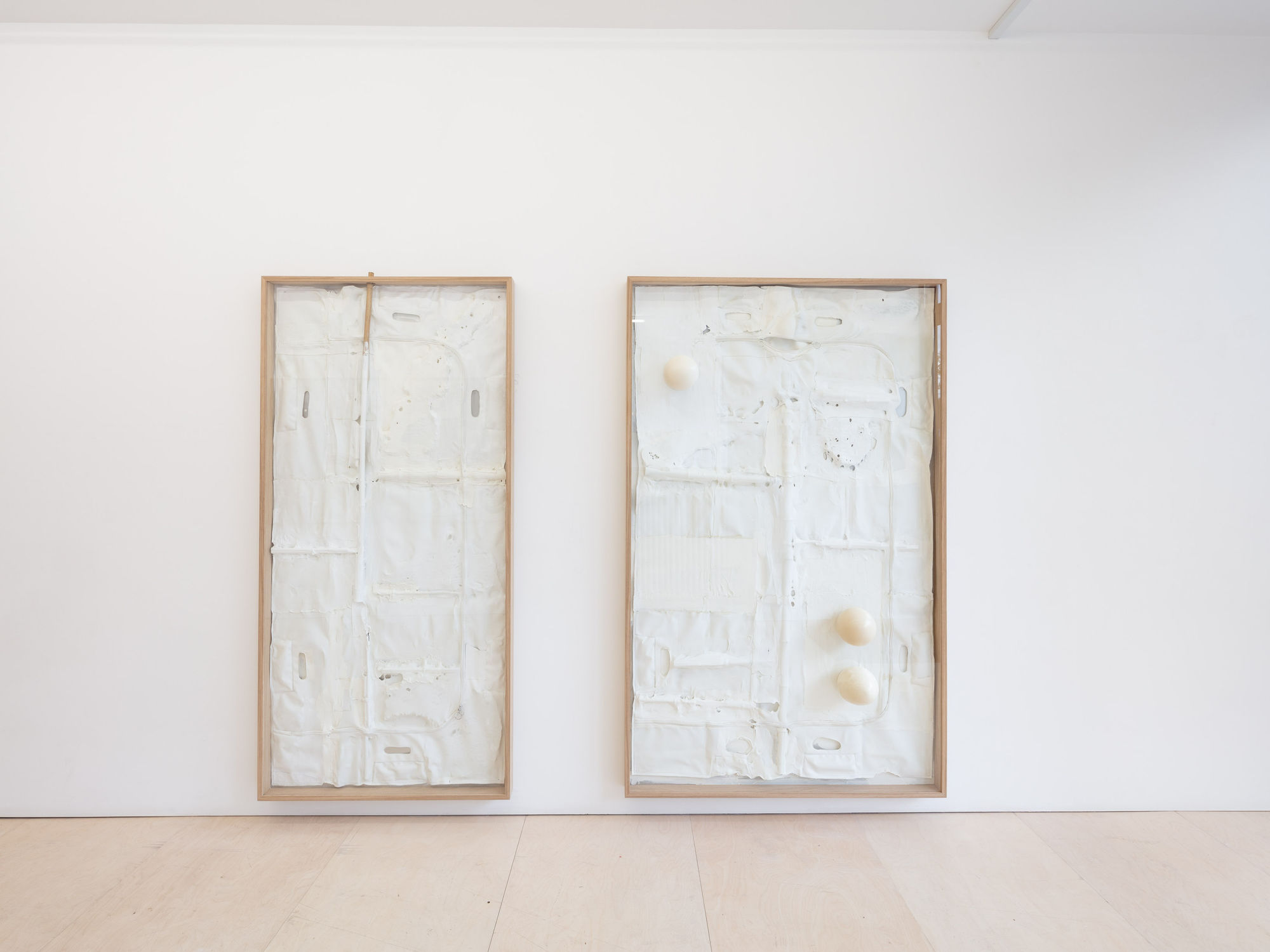 Piotr Lakomy: One Foot Bone Box