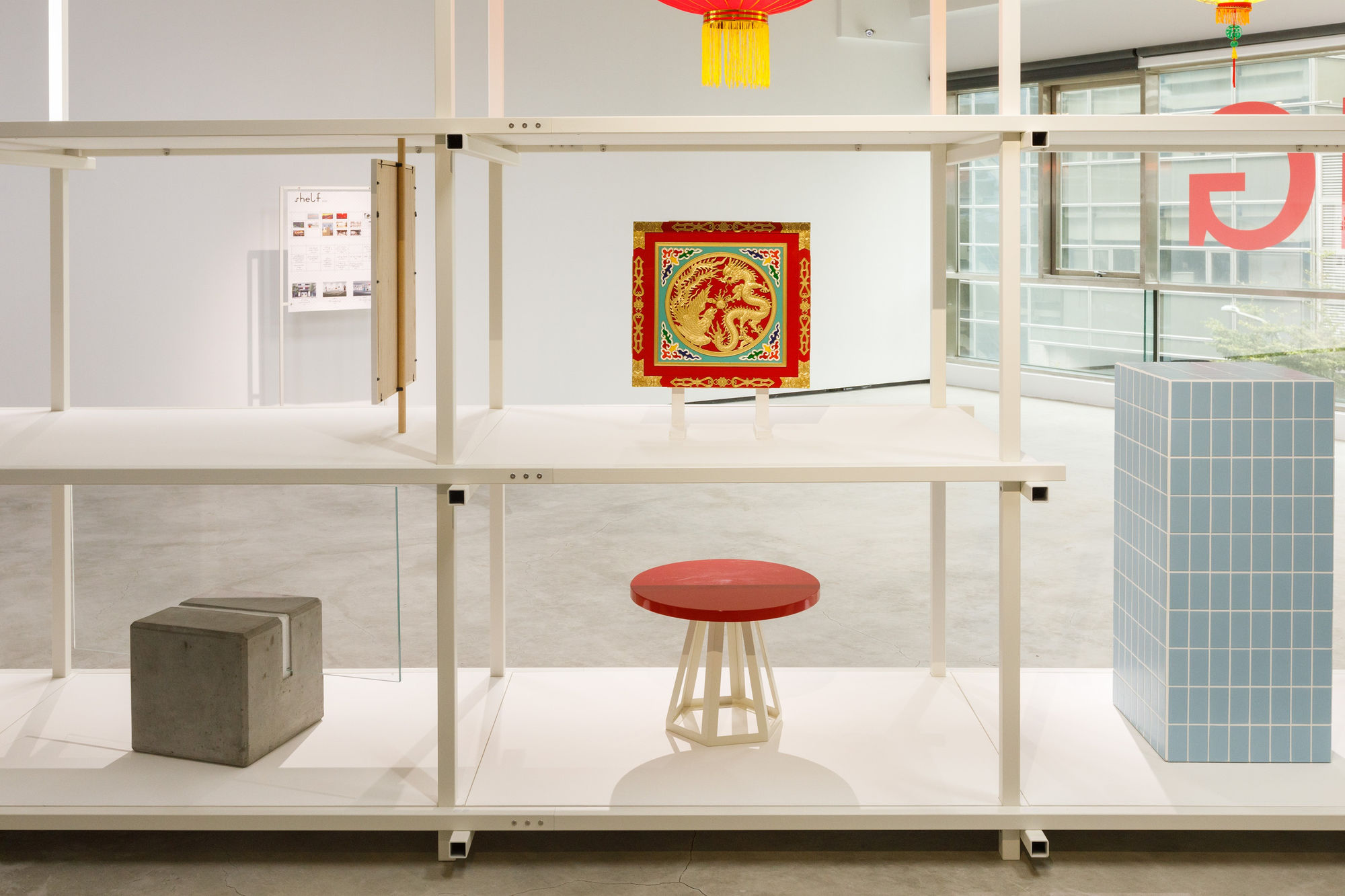 楊俊 — 藝術家，合作者，他們的展覽與三個場域