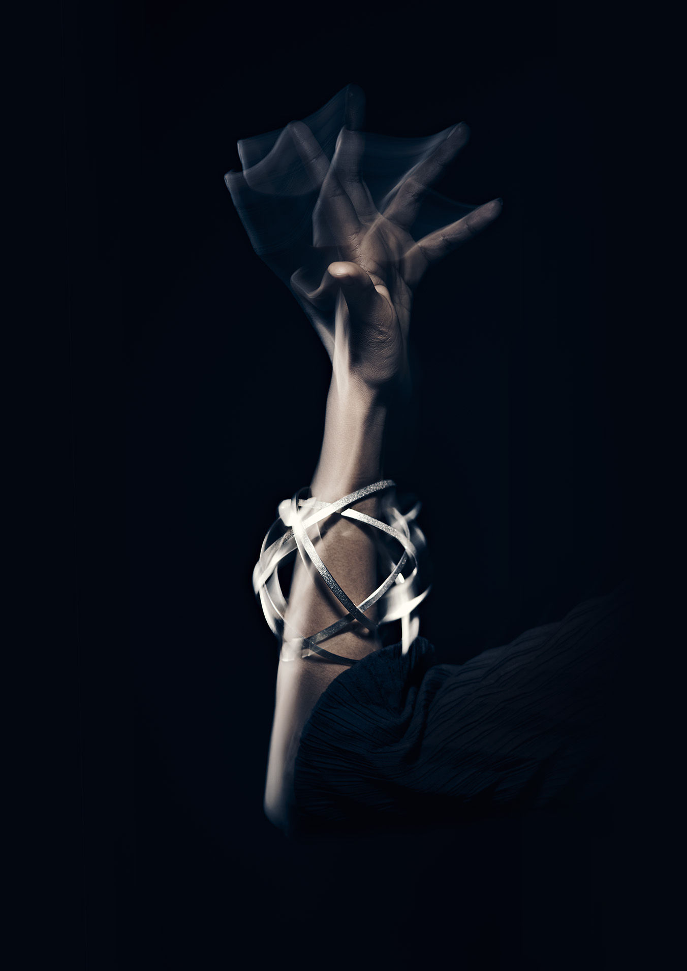 Ute Decker Orbit Arm sculpture in recycled  Silver Photo Xavier Young on Model