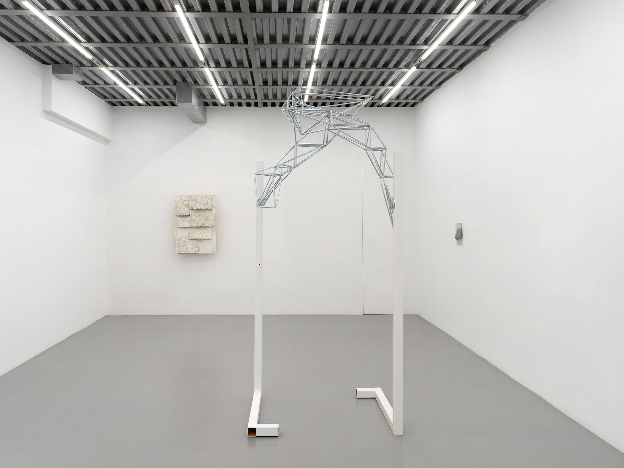 Installation View | Fabrizio Prevedello, Distanza, curated by Gabriele Tosi, z2o Sara Zanin, 2025. Ph.Dario Lasagnii