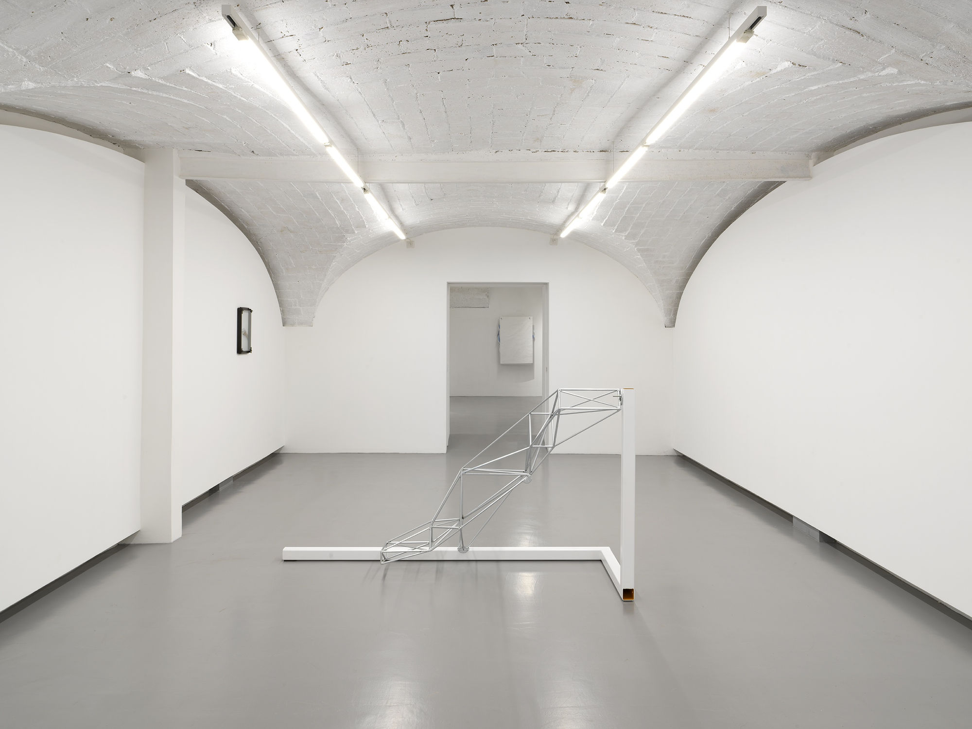 Installation View | Fabrizio Prevedello, Distanza, curated by Gabriele Tosi, z2o Sara Zanin, 2025. Ph.Dario Lasagni