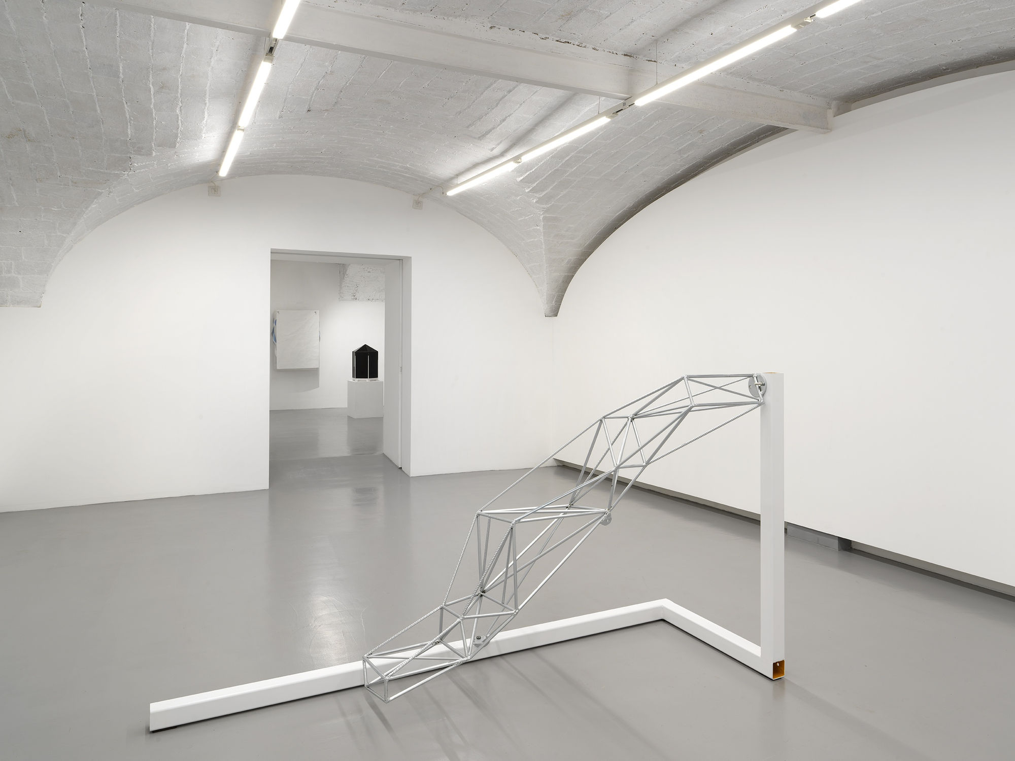 Installation View | Fabrizio Prevedello, Distanza, curated by Gabriele Tosi, z2o Sara Zanin, 2025. Ph.Dario Lasagni