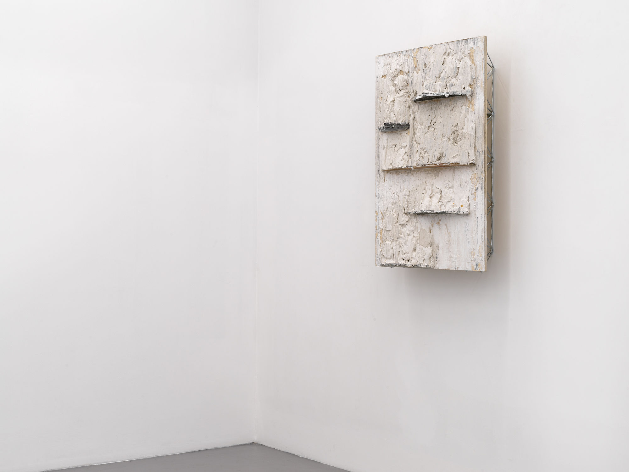 Installation View | Fabrizio Prevedello, Distanza, curated by Gabriele Tosi, z2o Sara Zanin, 2025. Ph.Dario Lasagni