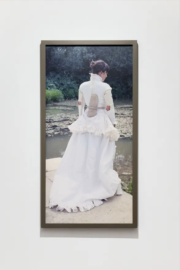 Silvia Camporesi, Leggero-pesante, 2005, Lambda vintage print (print from 2005), from a scan of a 6 × 4.5 negative, mounted on Dibond, painted wooden frame, UV70 museum glass. Edition: 2/4. cm 100 x 50. Ph. Roberto Apa Courtesy of the artist and z2o Sara Zanin