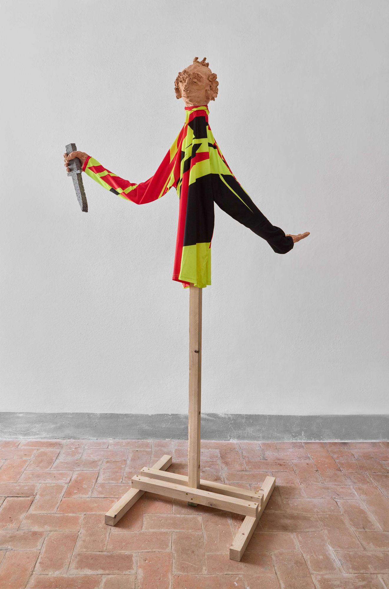 Luca Parise, Cacciatore celeste, 2024/25, Bisque-fired ceramic, styrofoam, Acerbis T-shirt, aluminum, wood, elastic, bubble wrap, cm 205 (h) x 170 x 67 Courtesy of the artist and z2o Sara Zanin, Ph. Camilla Maria Santini