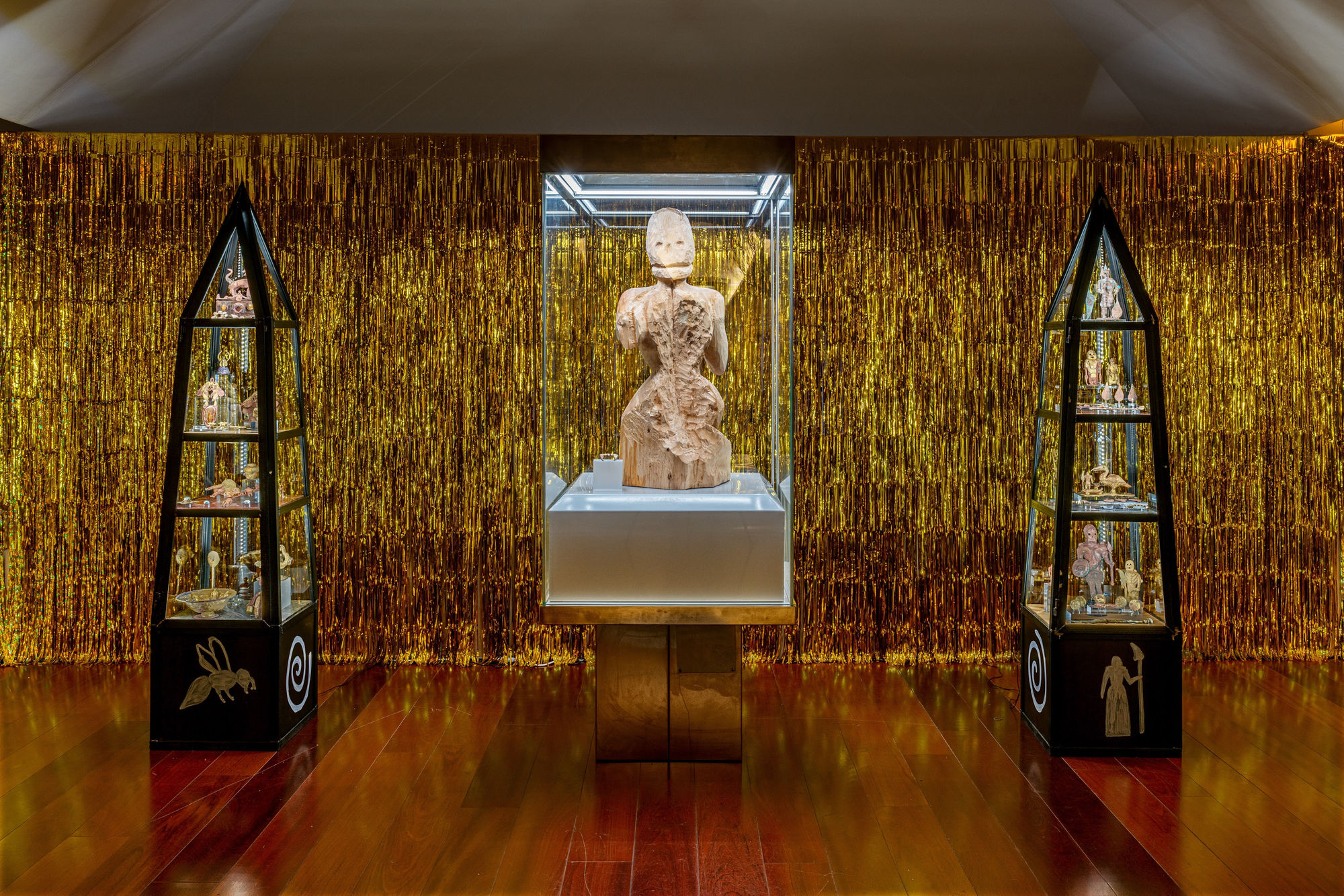 Evgeny Antufiev Untitled, 2015 Wood Cm 97 x 40 x 35 Courtesy the artist & z2o Sara Zanin Photocredits Ela Bialkowska, OKNOstudio