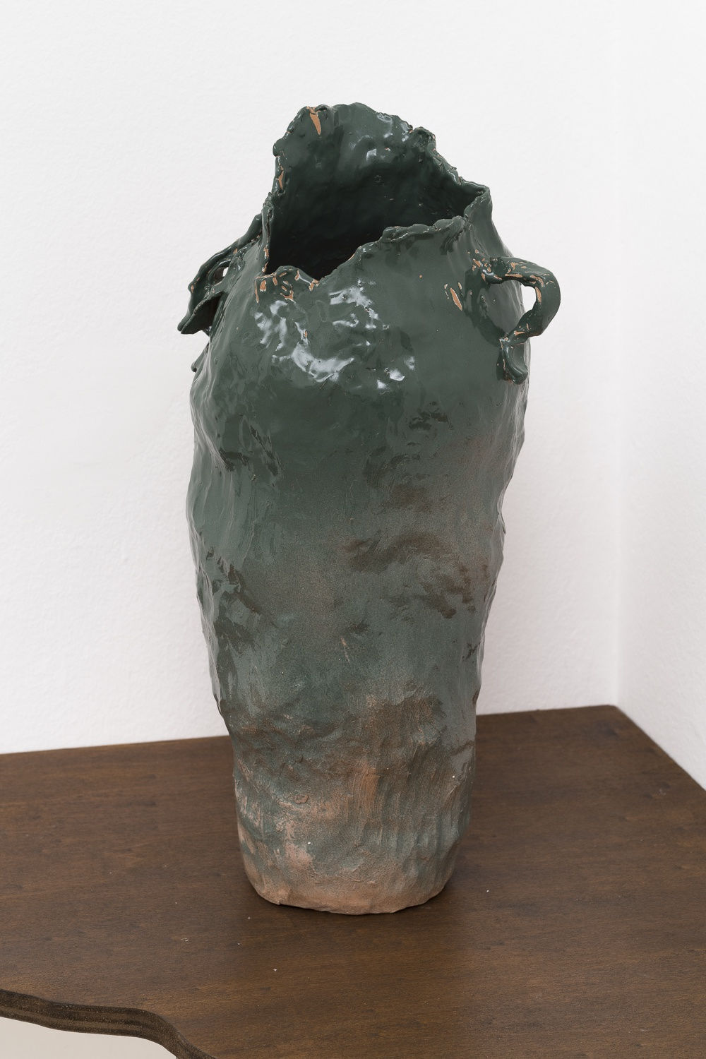 Nazzarena Poli Maramotti Urna dell’innominabile, 2022 Glazed ceramic 46 x 24 x 17 cm
