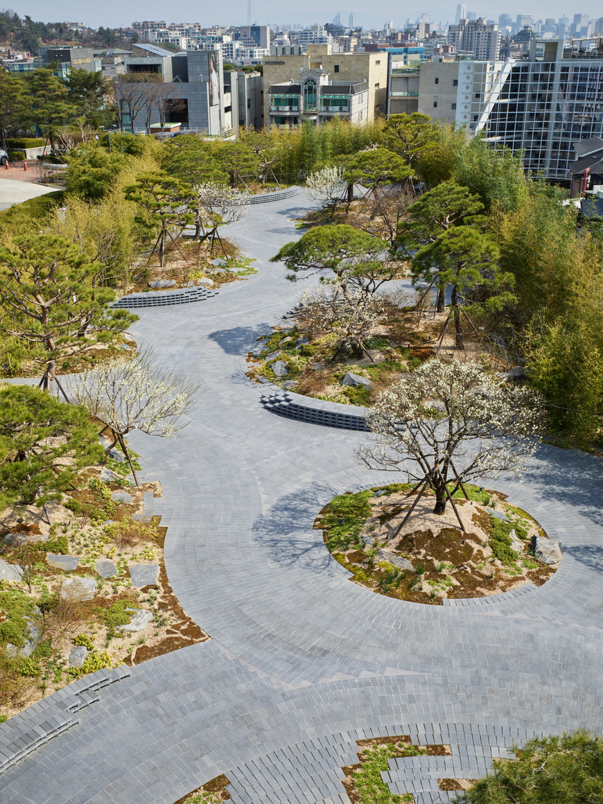 vista de instalaci&oacute;n de&nbsp;gabriel orozco garden,&nbsp;leeum museum of art, se&uacute;l,&nbsp;2025. cortes&iacute;a de leeum museum of art. foto: chung heeseung
