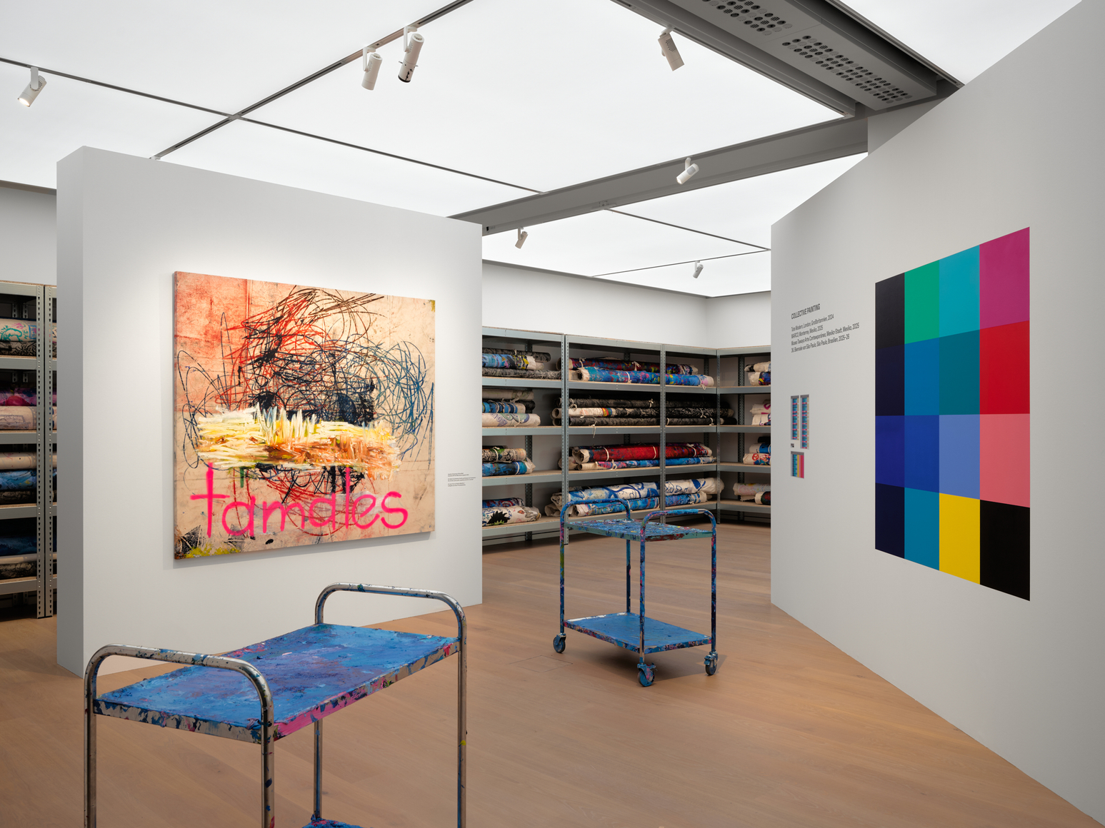 vista de instalaci&oacute;n de oscar murillo: collective osmosis, das minsk y museum barberini, potsdam, 2026. foto: tim bowdich, cortes&iacute;a del artista. copyright &copy; oscar murillo