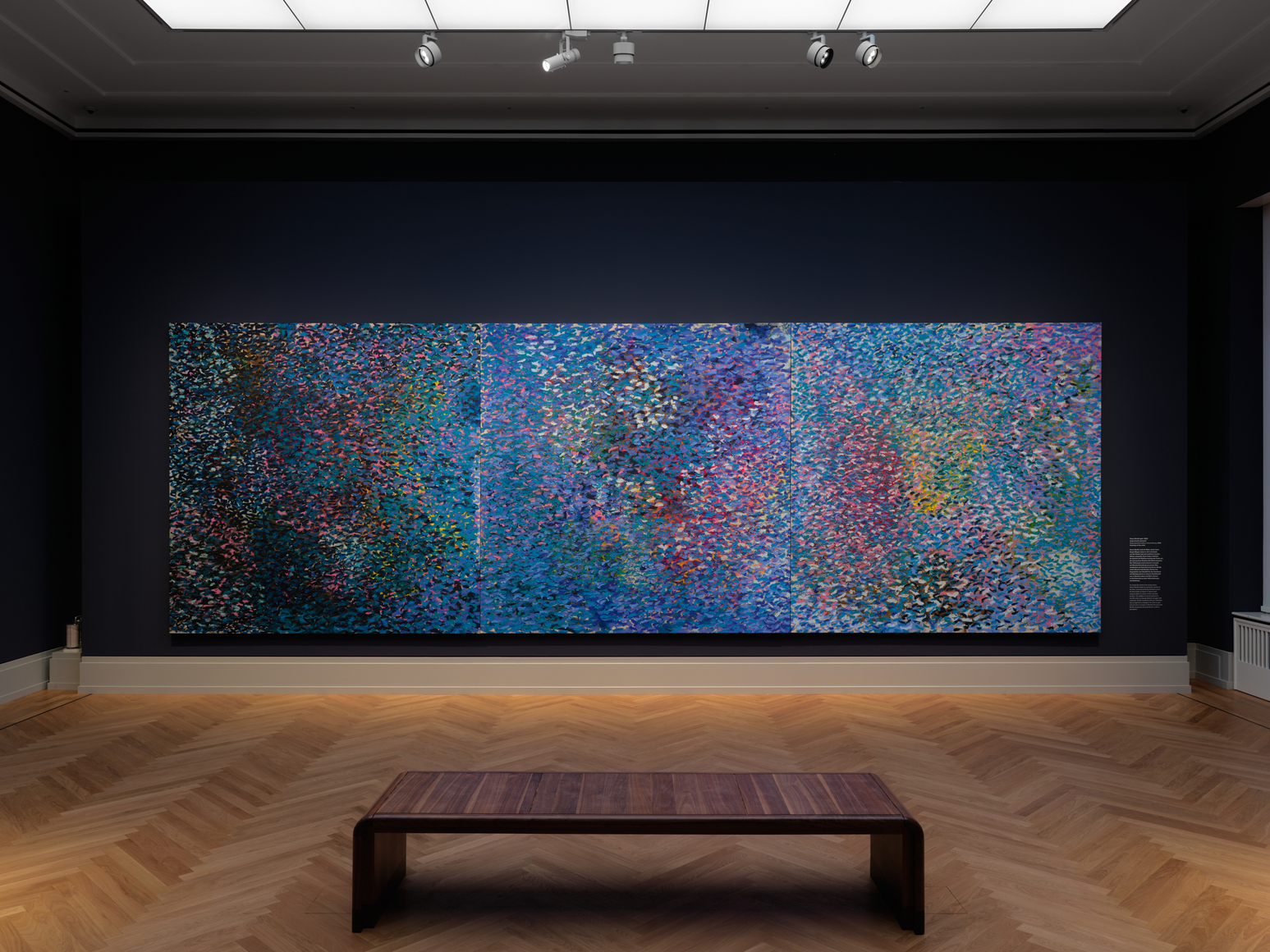 vista de instalaci&oacute;n de oscar murillo: collective osmosis, das minsk y museum barberini, potsdam, 2026. foto: tim bowdich, cortes&iacute;a del artista. copyright &copy; oscar murillo