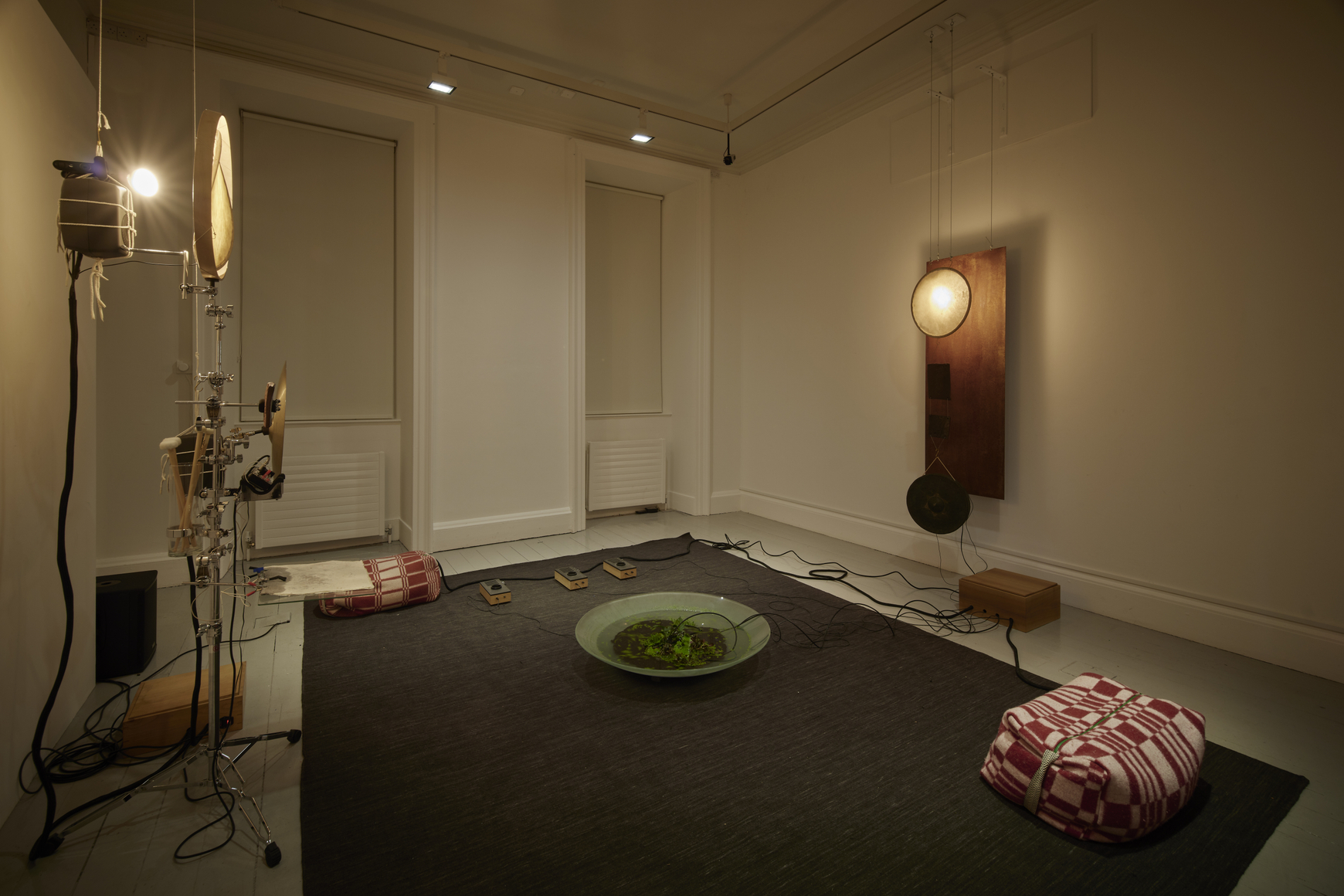 vista de instalaci&oacute;n de tarek atoui: souffle continu, sunflowers, irish museum of modern art (imma), dubl&iacute;n, 2026. foto: ros kavanagh, 