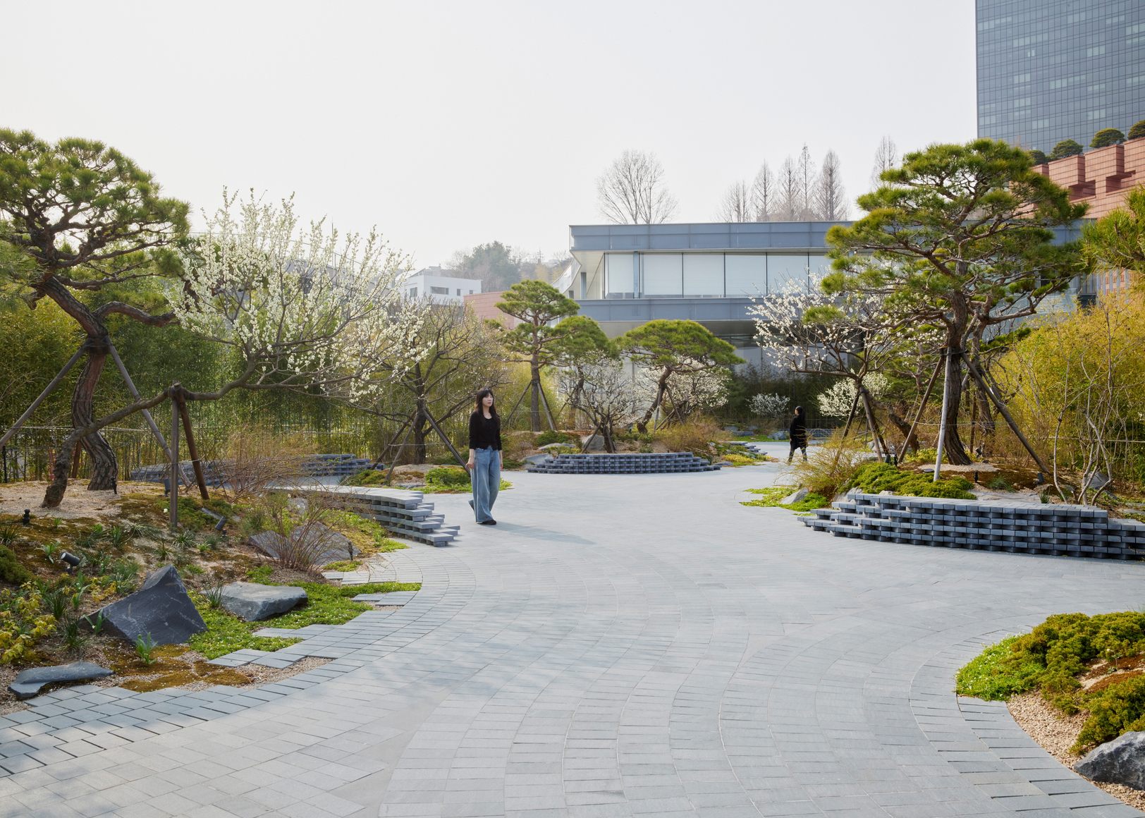 vista de instalaci&oacute;n de&nbsp;gabriel orozco garden,&nbsp;leeum museum of art, se&uacute;l,&nbsp;2025. cortes&iacute;a de leeum museum of art. foto: chung heeseung