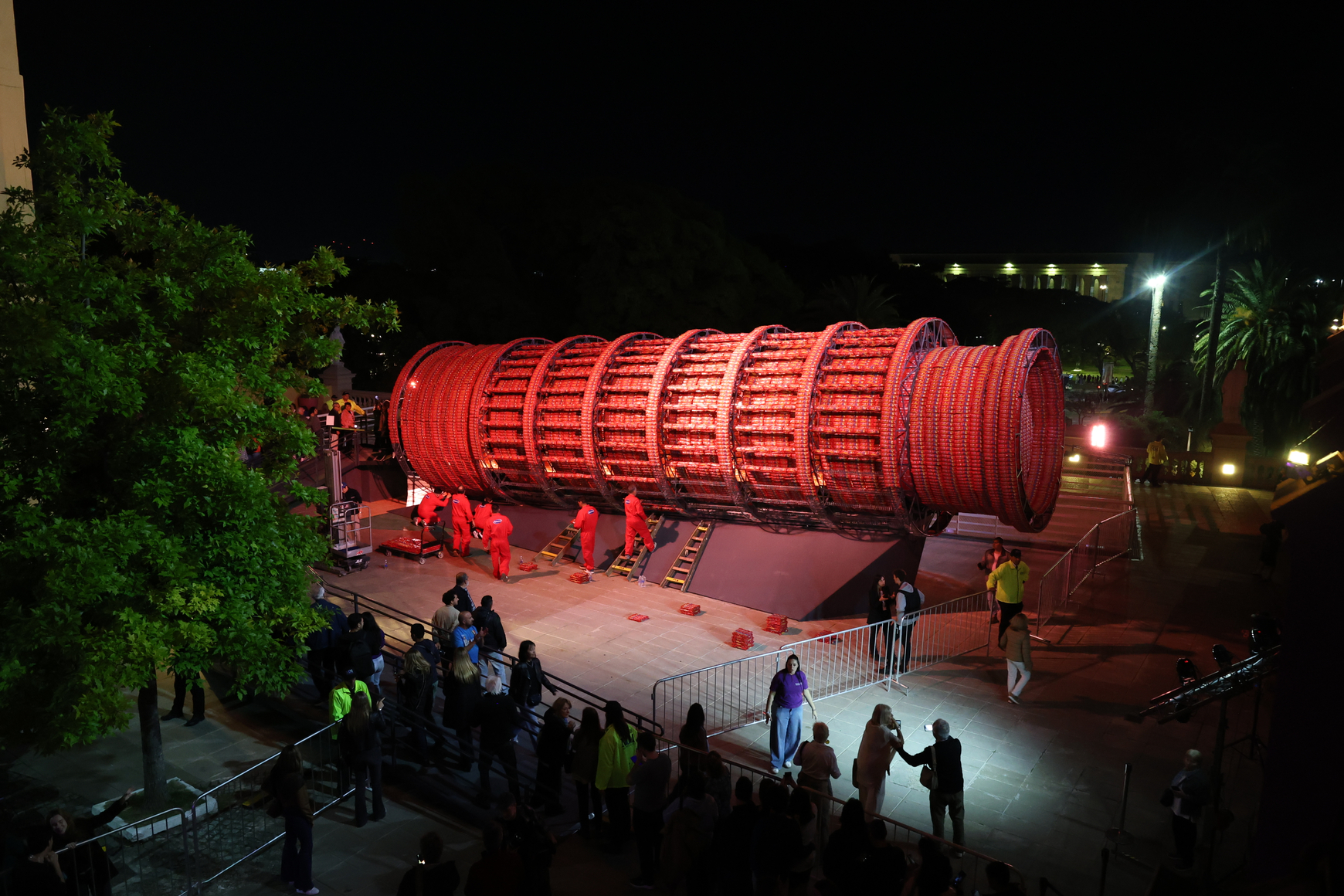 vista de instalaci&oacute;n&nbsp;marta minuj&iacute;n: la&nbsp;torre de pisa de spaghettis,&nbsp;centro cultural recoleta, buenos aires, 2025. cortes&iacute;a de la artista