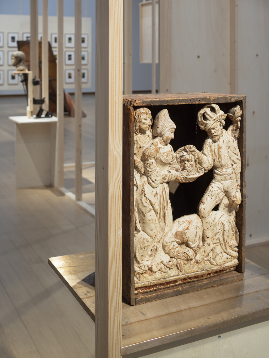 vista de instalaci&oacute;n&nbsp;danh vo, stedelijk museum amsterdam, 2026. foto: peter tijhuis