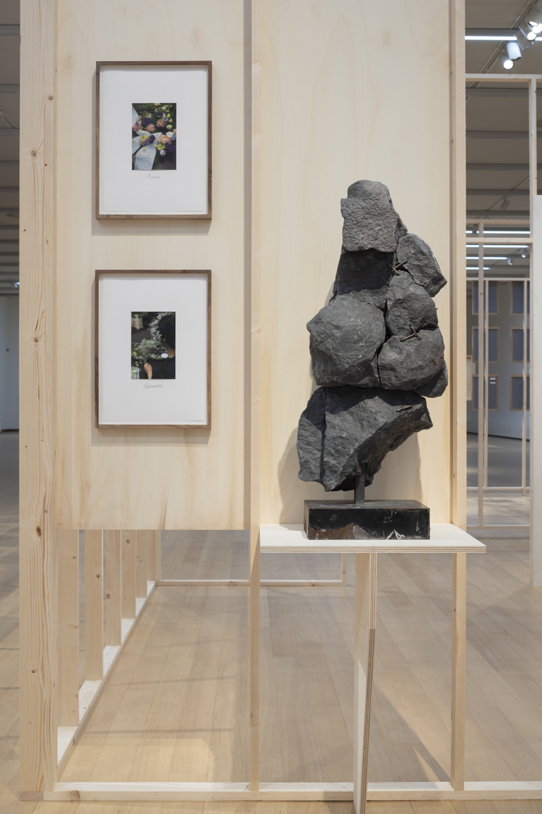 vista de instalaci&oacute;n&nbsp;danh vo, stedelijk museum amsterdam, 2026. foto: peter tijhuis