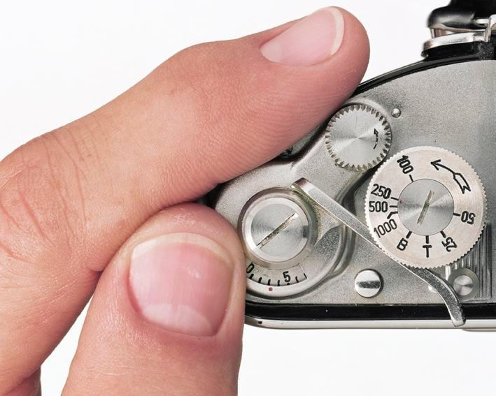 Christopher Williams, Fig. 7: Turning the exposure counter knob Exakta Varex IIa 35 mm film SLR camera Manufactured by Ihagee Kamerawerk Steenbergen & Co, Dresden, German Democratic Republic Body serial no. 979625 (Production period: 1960 - 1963) Carl Zeiss Jena Tessar 50mm f/, 2012