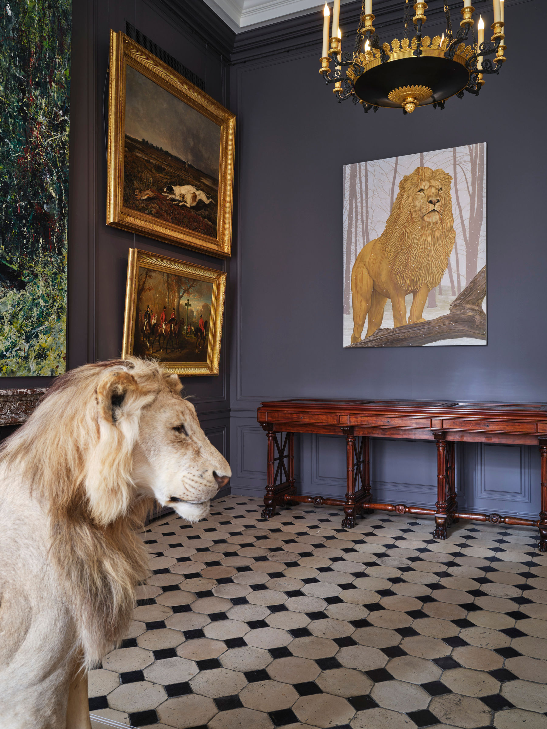Sean Landers Lion in Winter, 2019 Oil on linen Signed and dated verso 177.8 x 132.1 cm 70 x 52 inches Installation view "Sean Landers Animal Kingdom", Musée de la Chasse et de la Nature, Paris, 2023/2024