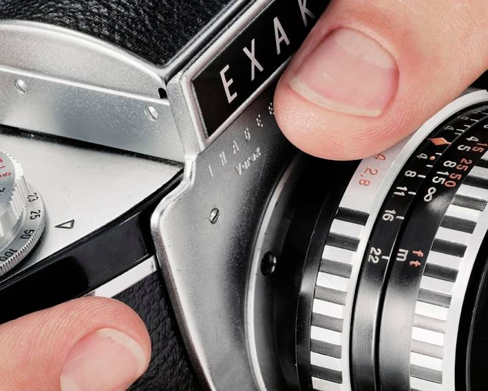 Christopher Williams, Fig. 5: Setting the aperture Exakta Varex IIa 35 mm film SLR camera Manufactured by Ihagee Kamerawerk Steenbergen & Co, Dresden, German Democratic Republic Body serial no. 979625 (Production period: 1960 - 1963) Carl Zeiss Jena Tessar 50mm f/2.8 lens Manu, 2012