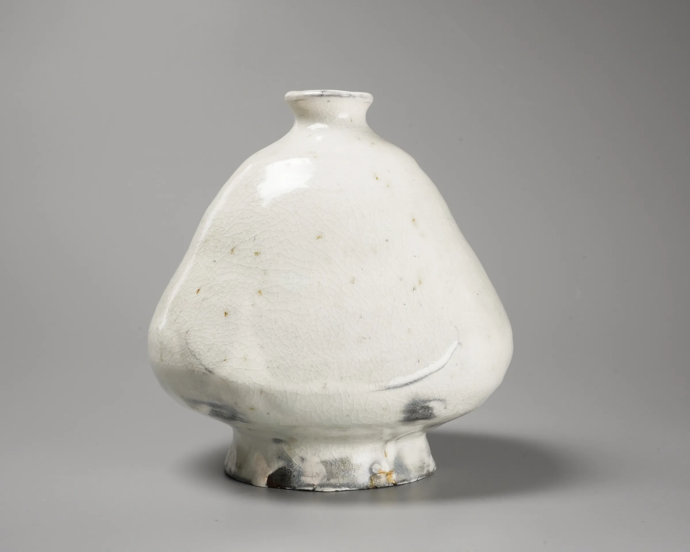 Kondo Seiko 近藤 精宏, Kohiki Jar with Transparent Glaze 粉引扁壺