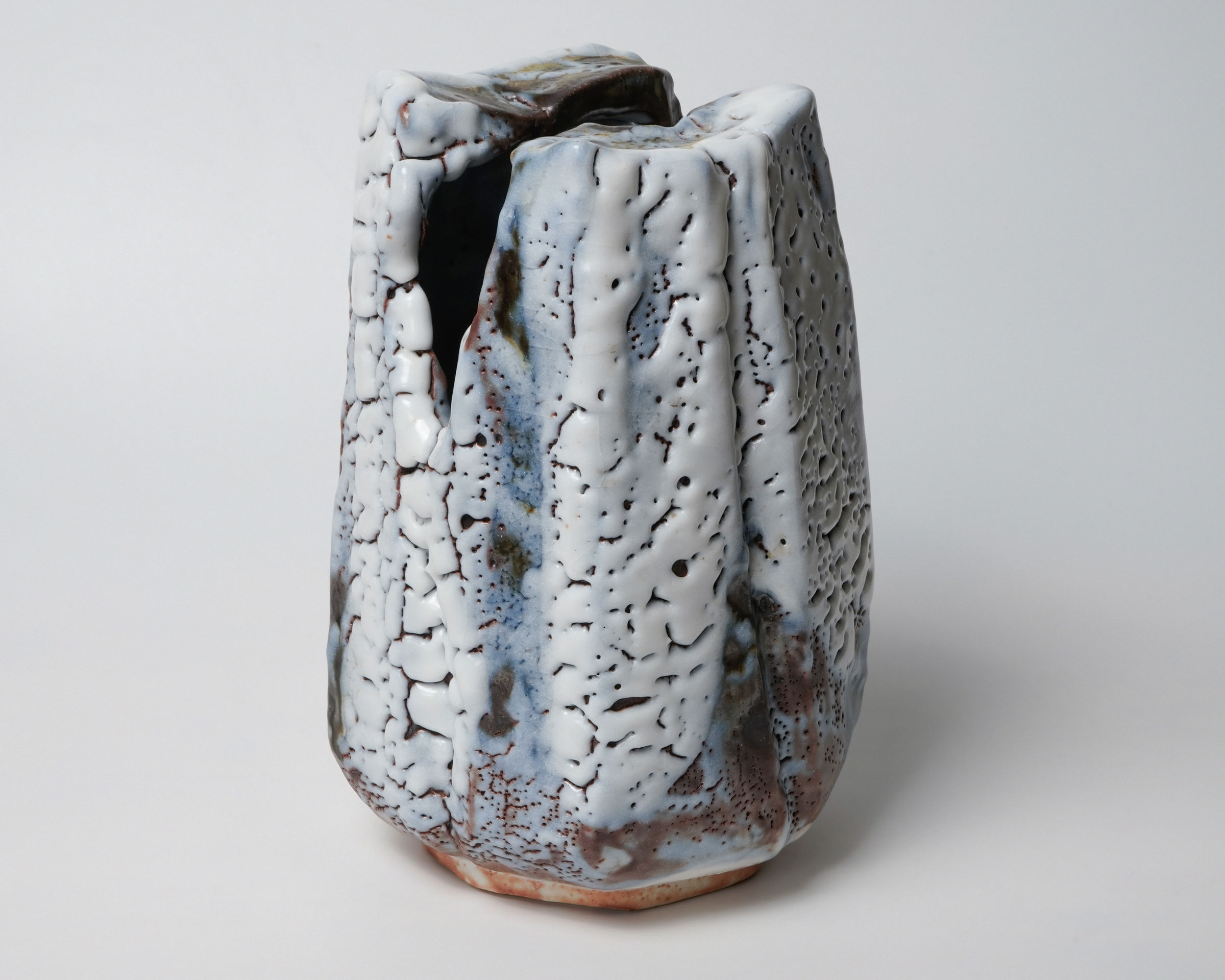 KATO Toyohisa 加藤土代久, Gray Shino Flower Vase 鼠志野花入 | Dai