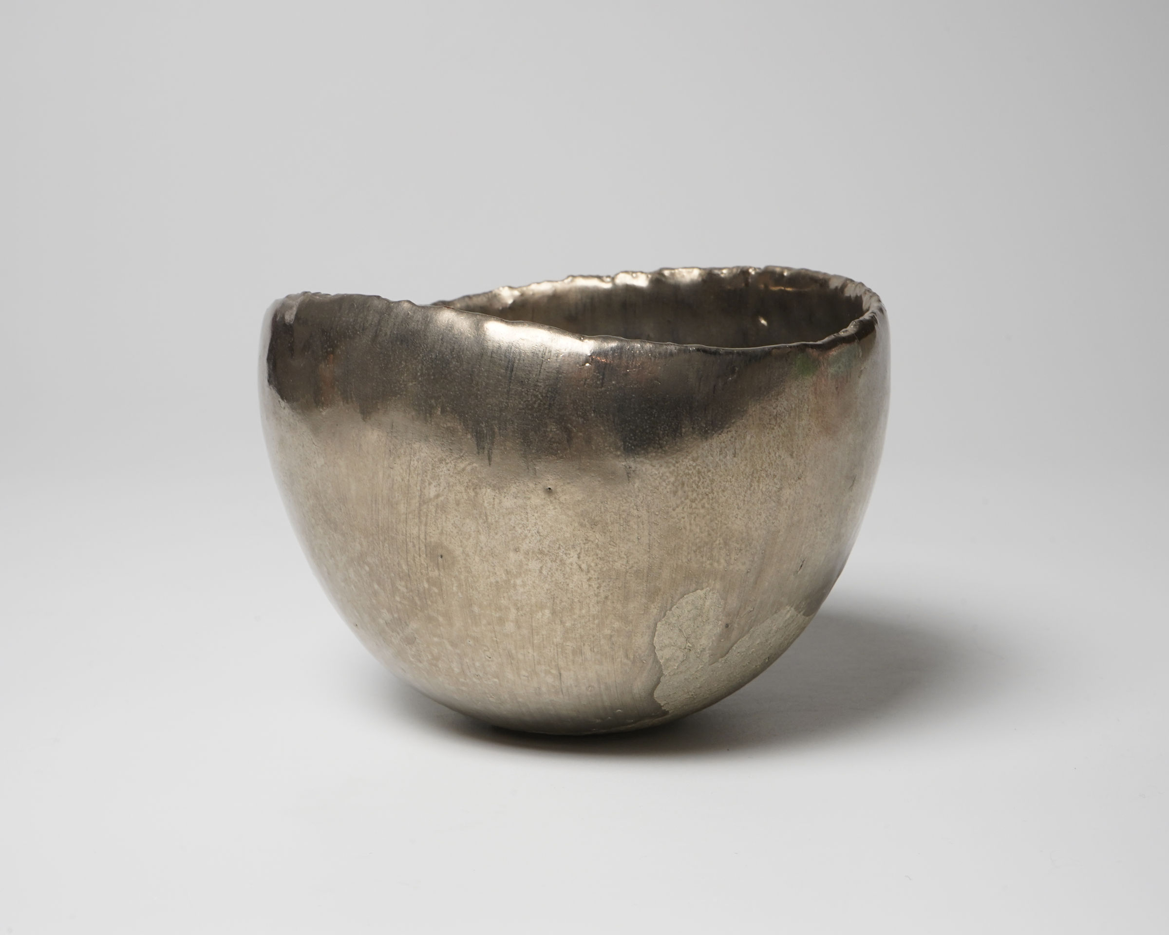 Uchida Koichi 内田鋼一, Platinum tea bowl 白金彩, 2019 | Dai Ichi