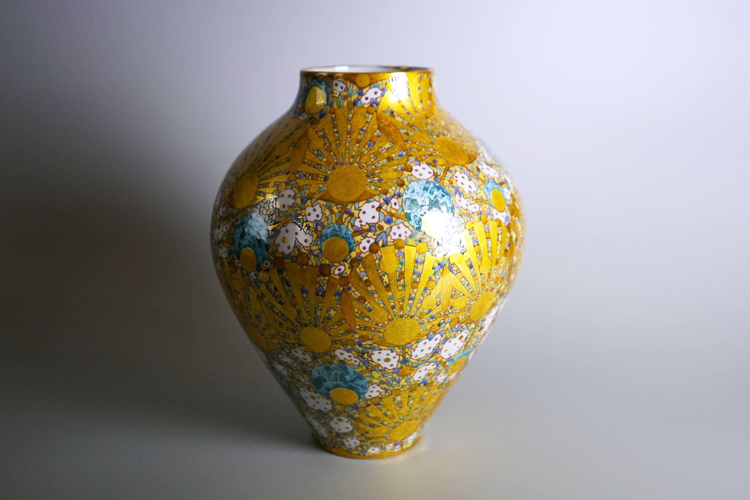 Suzuki Hideaki 鈴木秀昭, Gold Luster Jar 色絵金彩光輝, 2021 | Dai